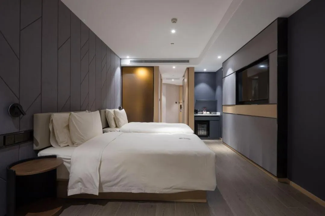 Photo of the whole room, Bed in Atour Hotel Gangding Metro Station Taikoo Hui Tianhe Guangzhou