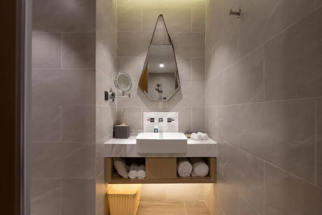 Toilet in Atour Hotel Gangding Metro Station Taikoo Hui Tianhe Guangzhou