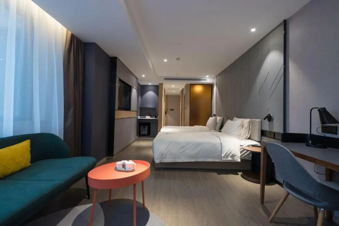 Photo of the whole room, Bed in Atour Hotel Gangding Metro Station Taikoo Hui Tianhe Guangzhou