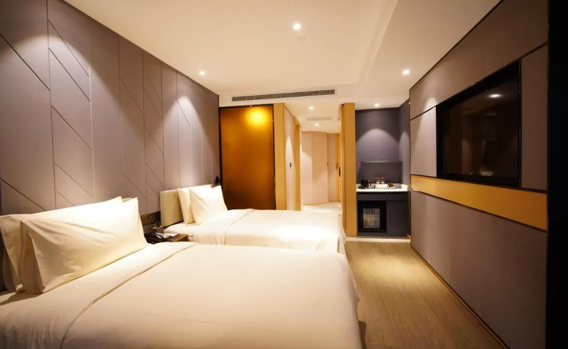 Photo of the whole room, Bed in Atour Hotel Gangding Metro Station Taikoo Hui Tianhe Guangzhou