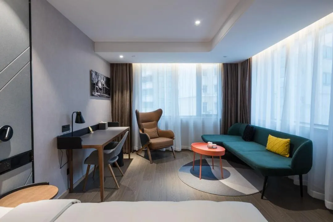 Seating area, Bed in Atour Hotel Gangding Metro Station Taikoo Hui Tianhe Guangzhou