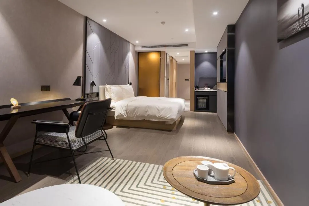 Photo of the whole room, Bed in Atour Hotel Gangding Metro Station Taikoo Hui Tianhe Guangzhou