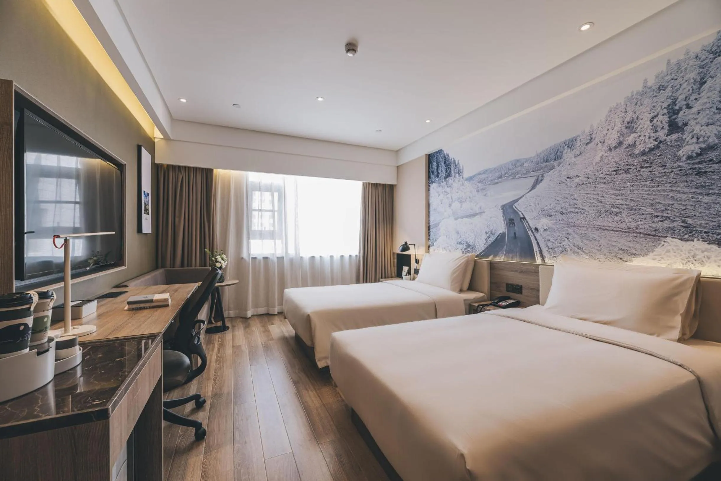 Atour Hotel Chongqing Liziba Lianglukou Subway Station