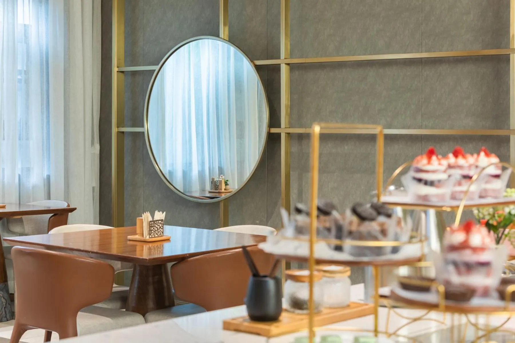 Restaurant/places to eat in Atour Hotel Chongqing Liziba Lianglukou Subway Station