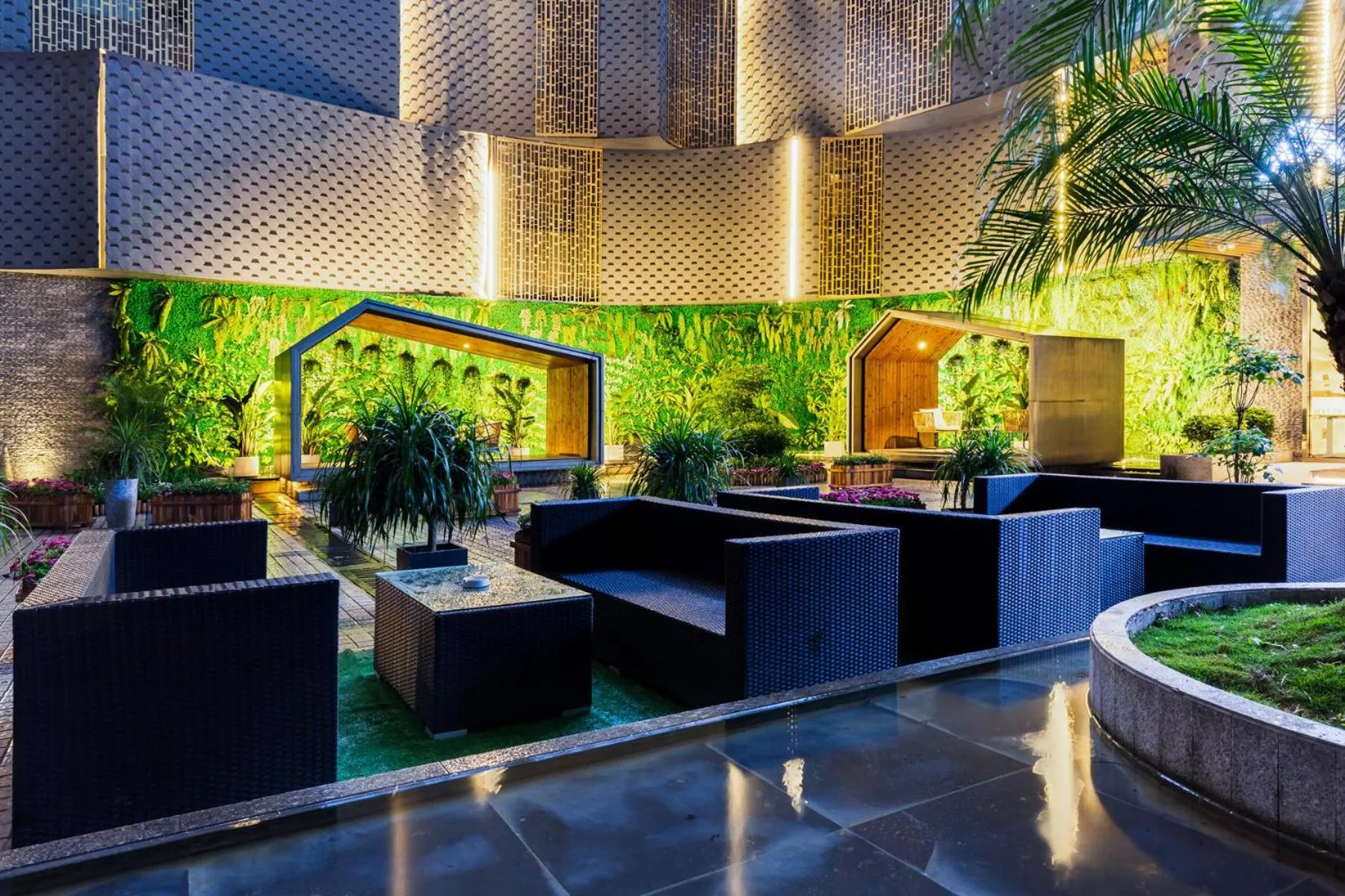 Garden in Atour Hotel Chongqing Liziba Lianglukou Subway Station