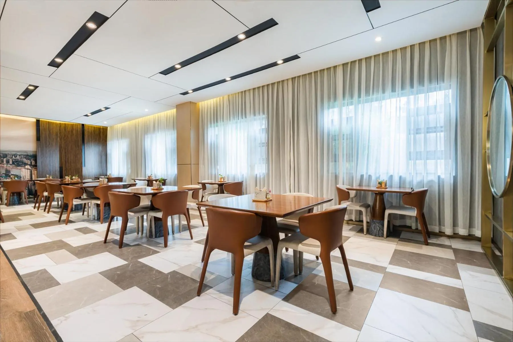 Restaurant/places to eat in Atour Hotel Chongqing Liziba Lianglukou Subway Station