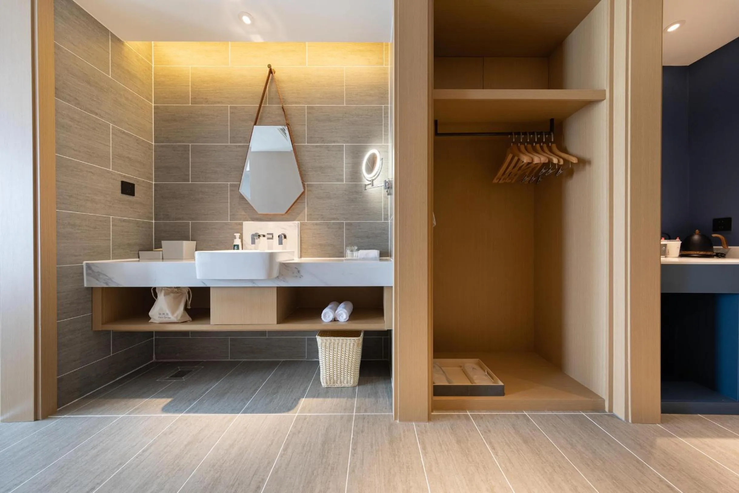 Atour Hotel Guiyang Guanshan Lake Park