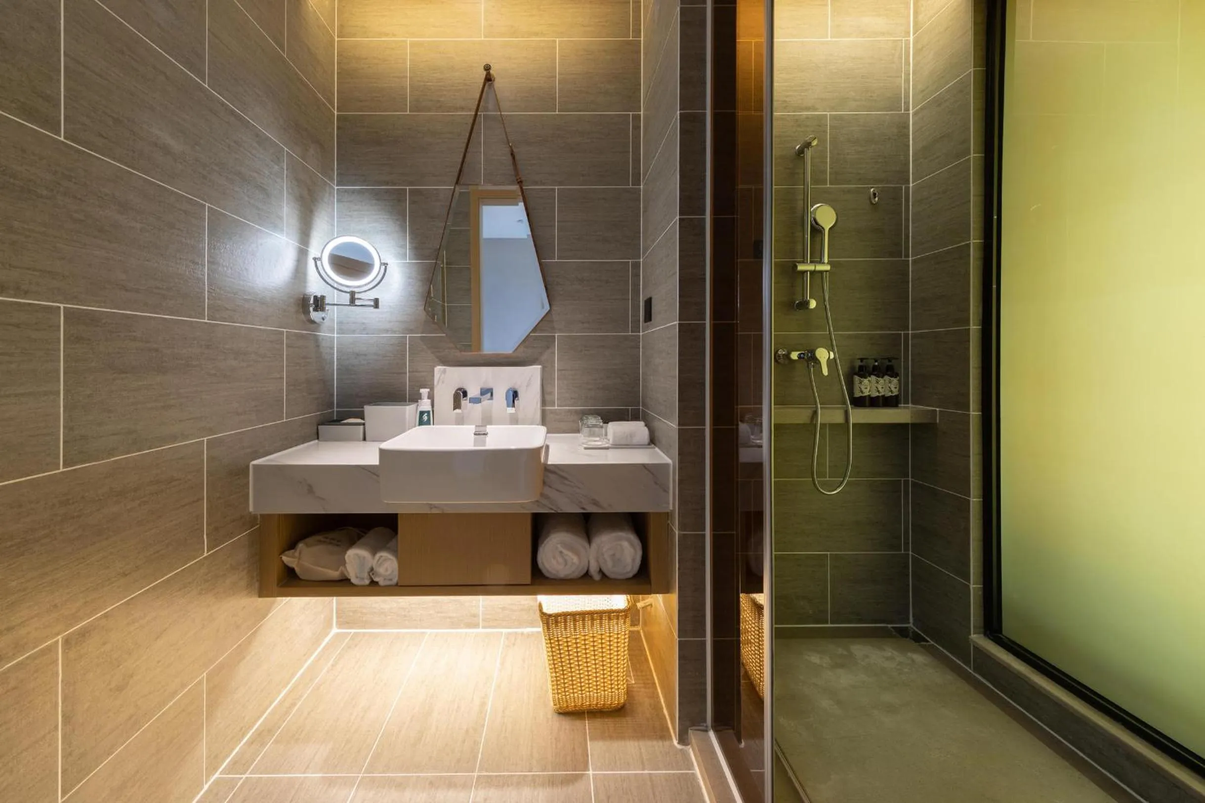 Atour Hotel Guiyang Guanshan Lake Park