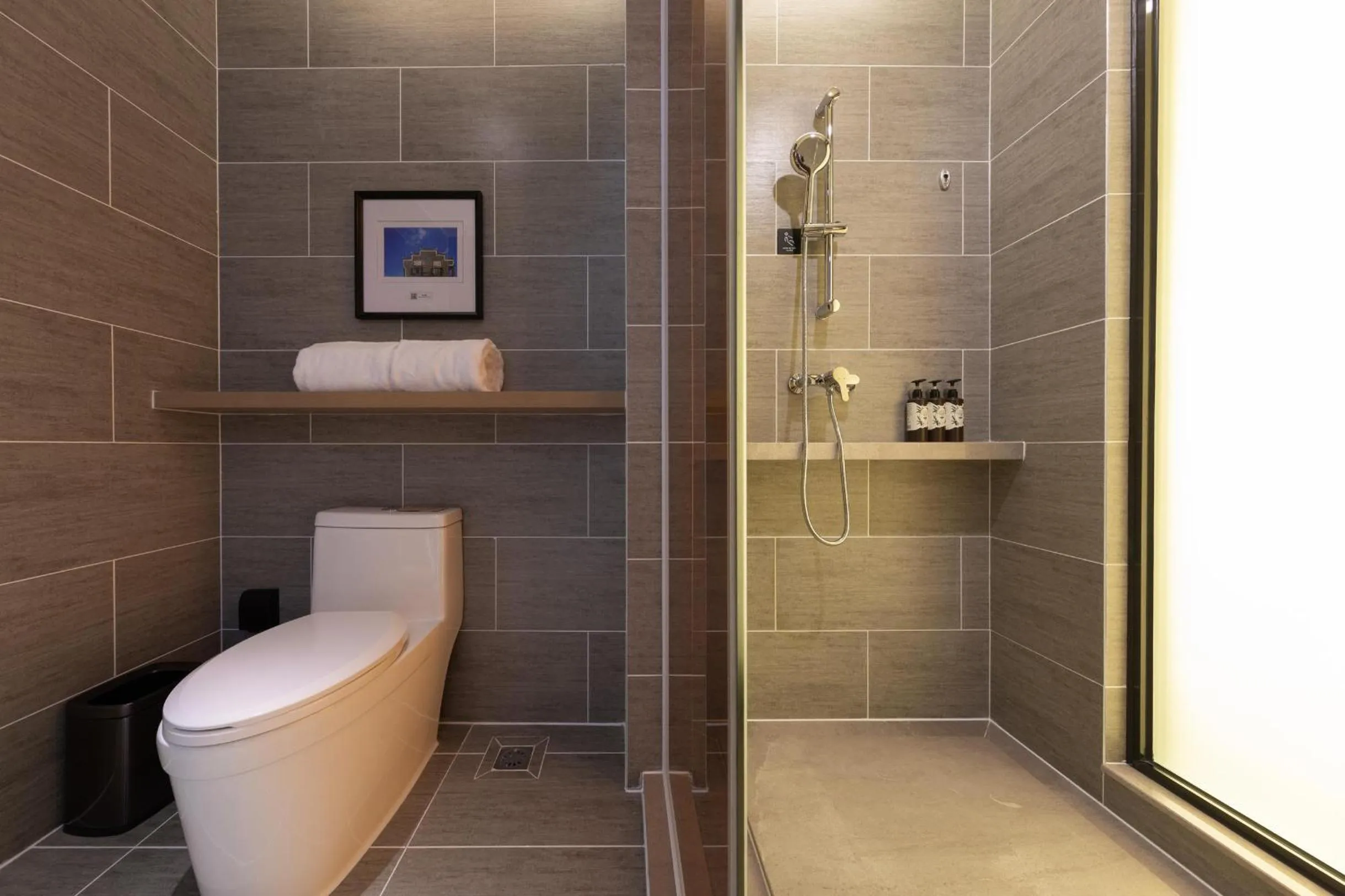 Atour Hotel Guiyang Guanshan Lake Park