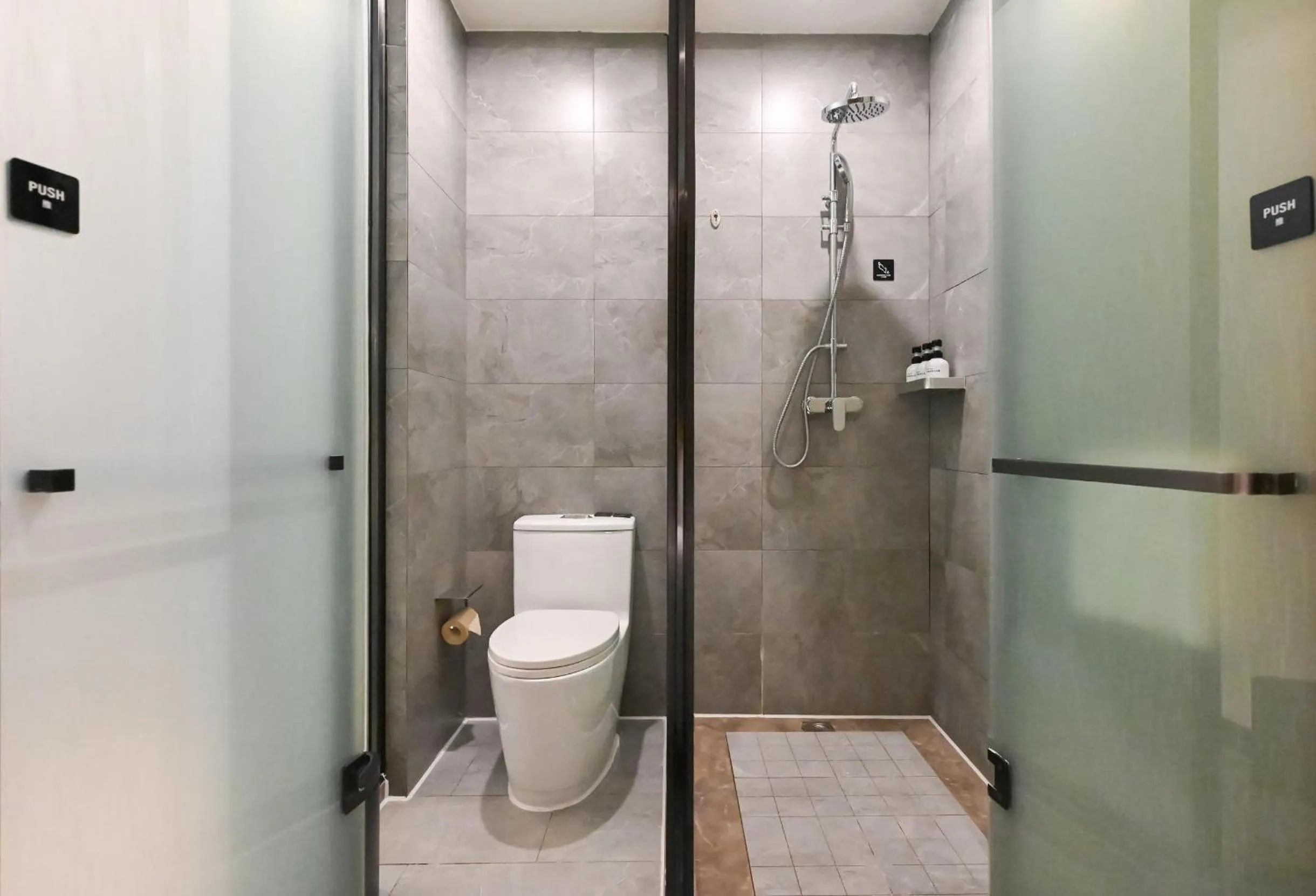 Shower in Atour X Hotel Beijing Sanlitun Agricultural Exhibition Hall