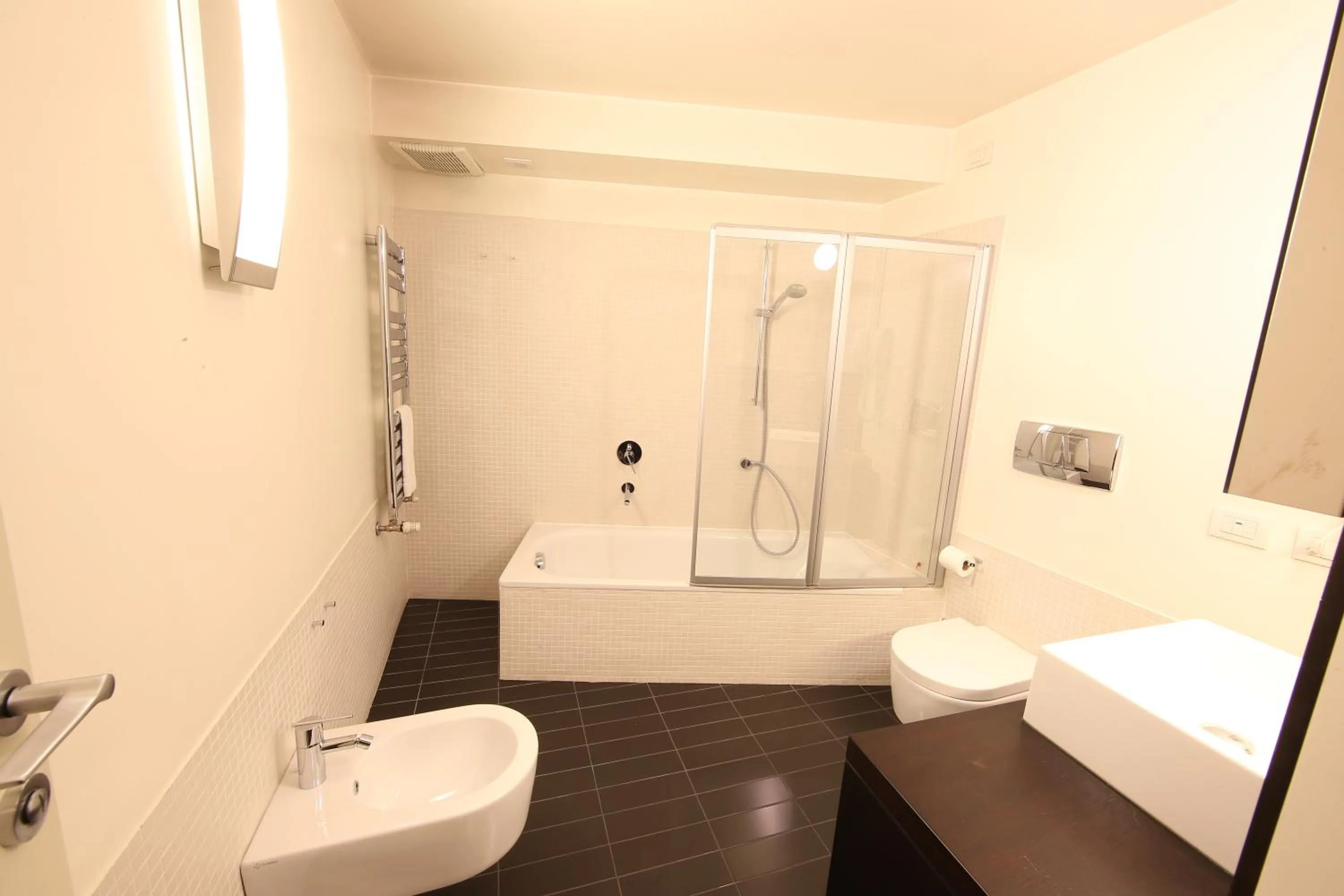 Bathroom in BB Hotels Aparthotel Desuite