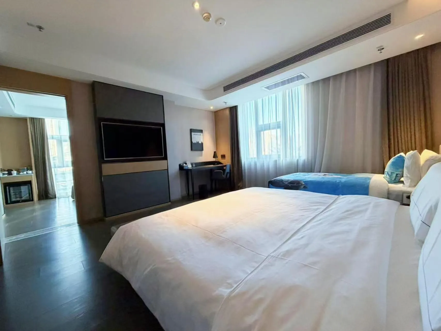 Photo of the whole room, Bed in Atour S Hotel Xinghai Square