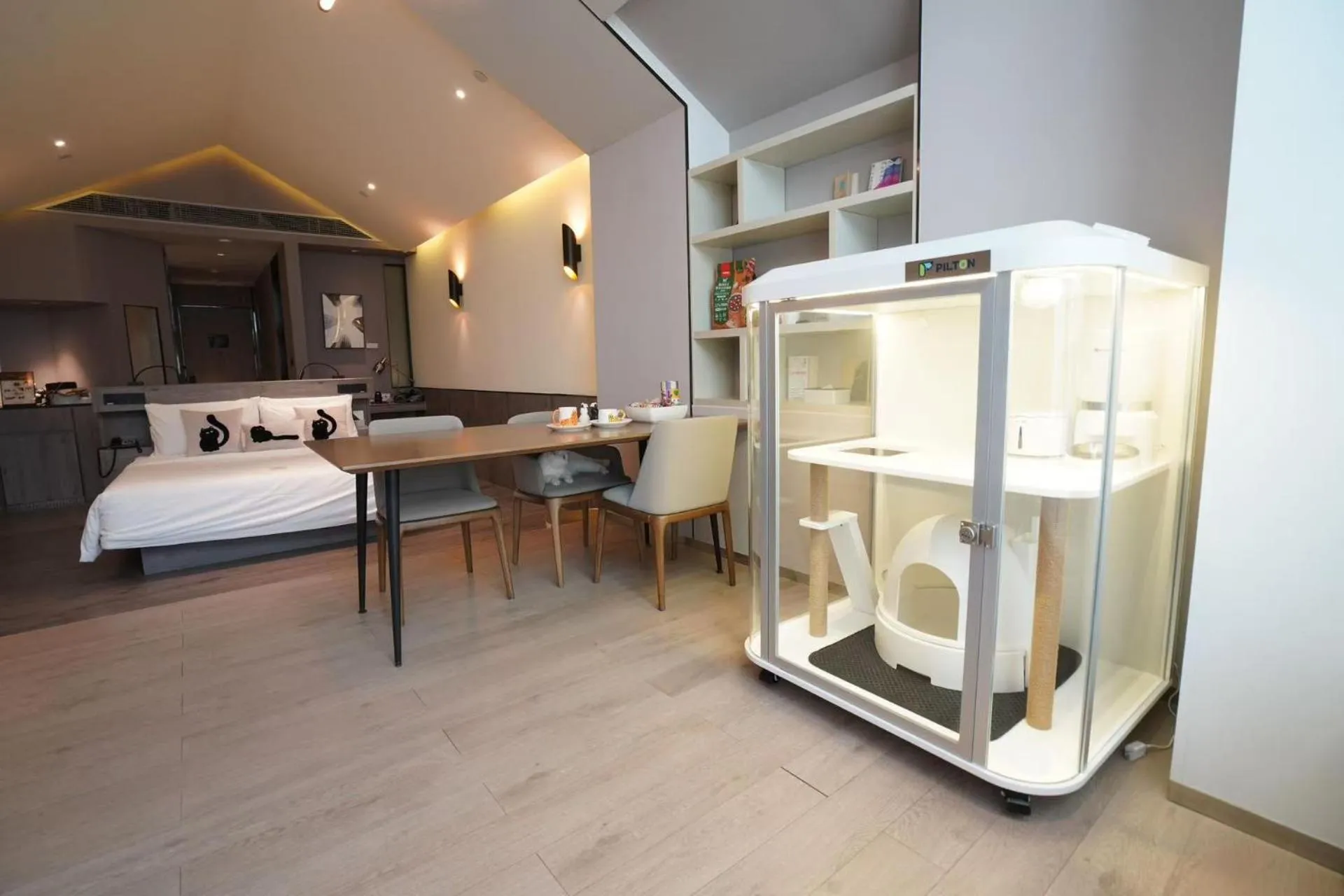 Photo of the whole room, Bed in Atour S Hotel Shanghai Hongqiao Center Aegean-Late night Congee