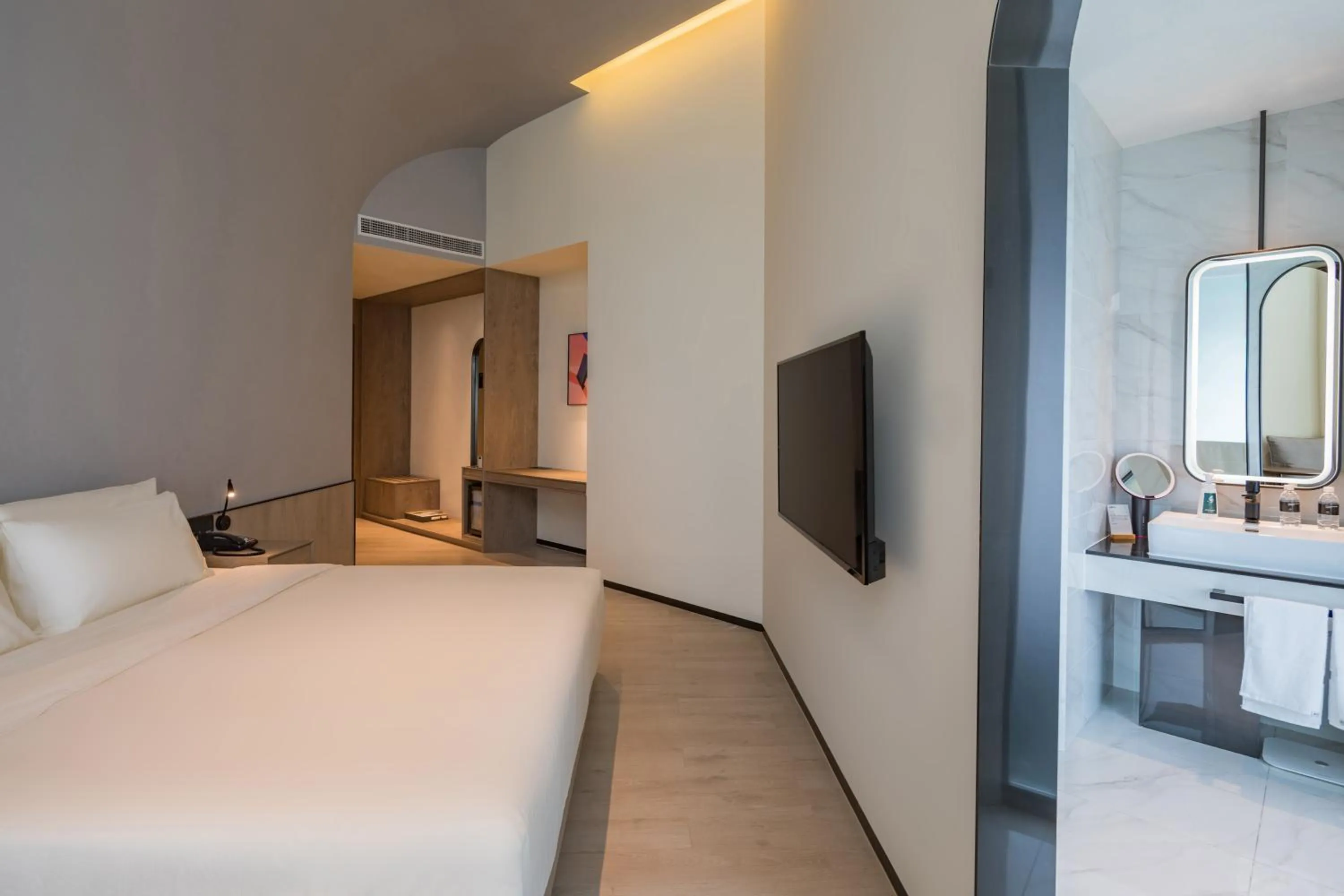 Photo of the whole room, Bed in Atour S Hotel Shanghai Hongqiao Center Aegean-Late night Congee