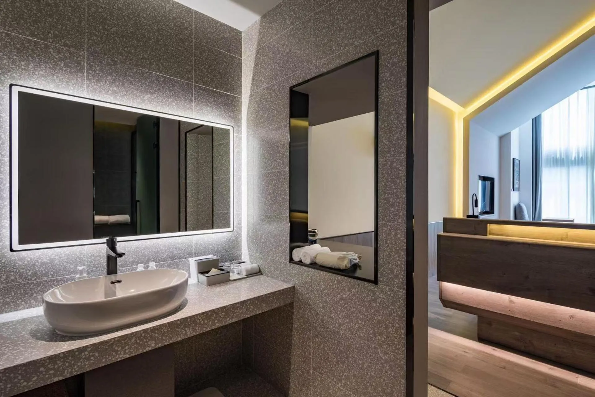 Shower in Atour S Hotel Shanghai Hongqiao Center Aegean-Late night Congee