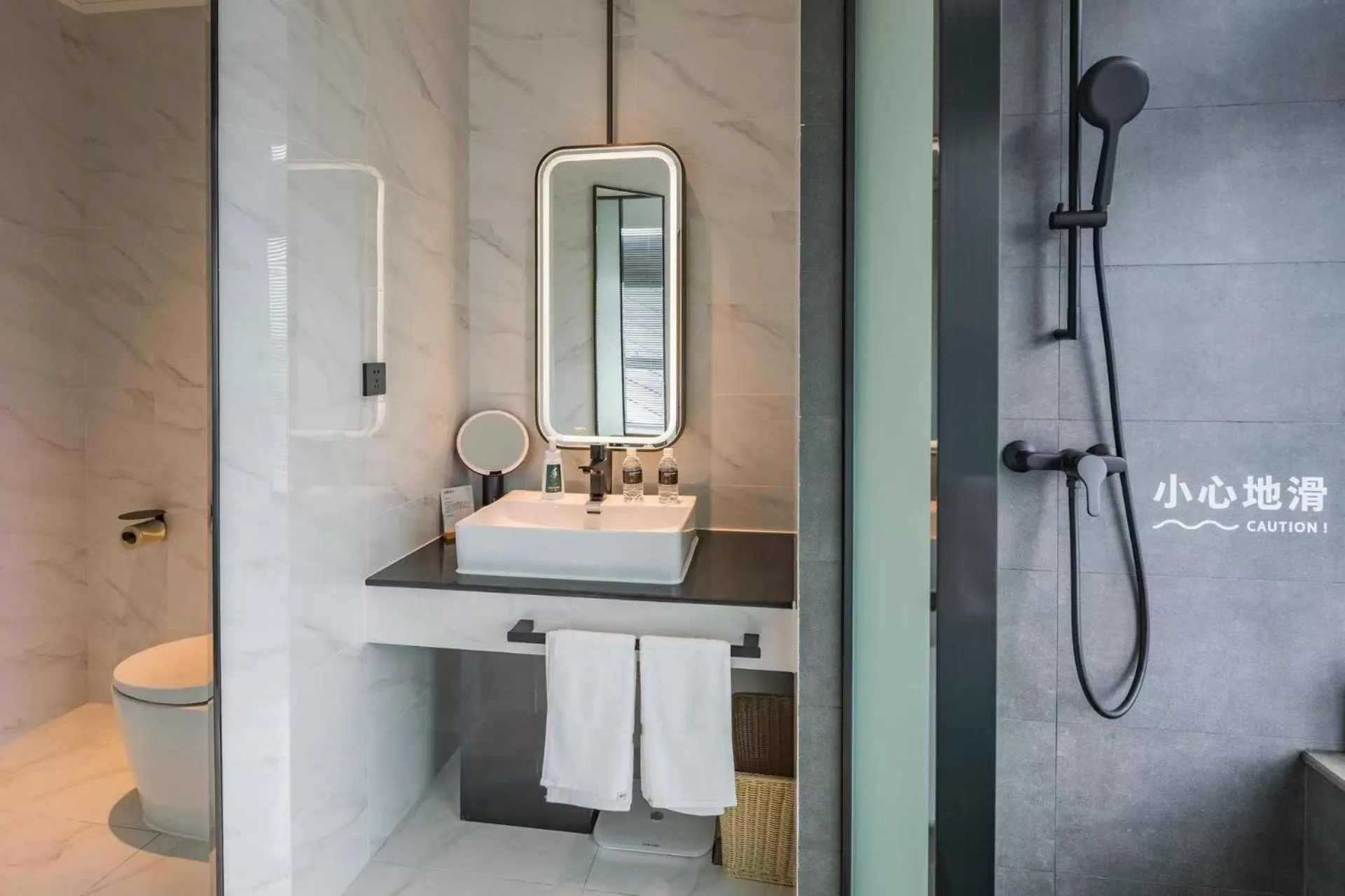 Toilet in Atour S Hotel Shanghai Hongqiao Center Aegean-Late night Congee