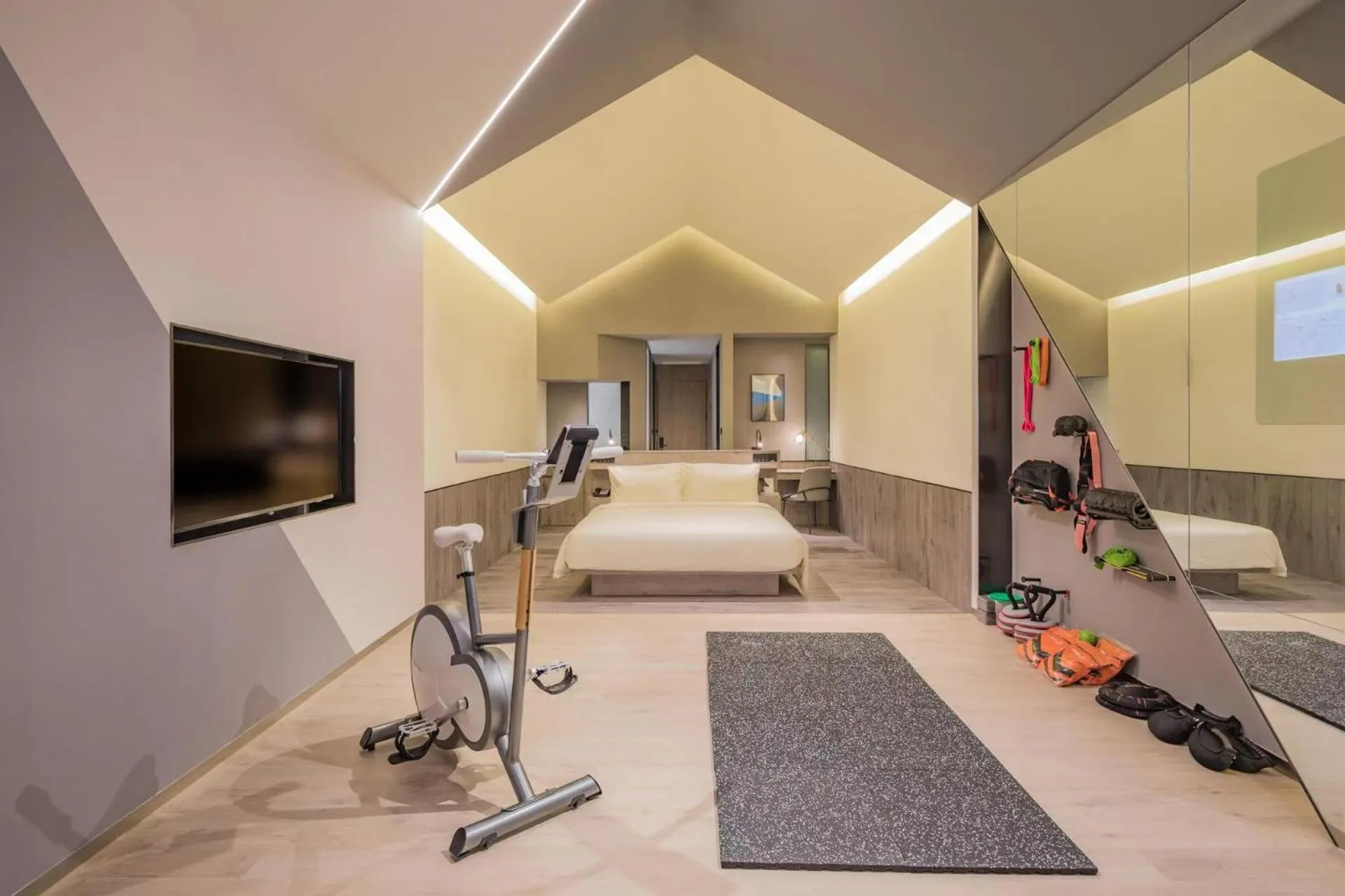 Photo of the whole room, Bed in Atour S Hotel Shanghai Hongqiao Center Aegean-Late night Congee