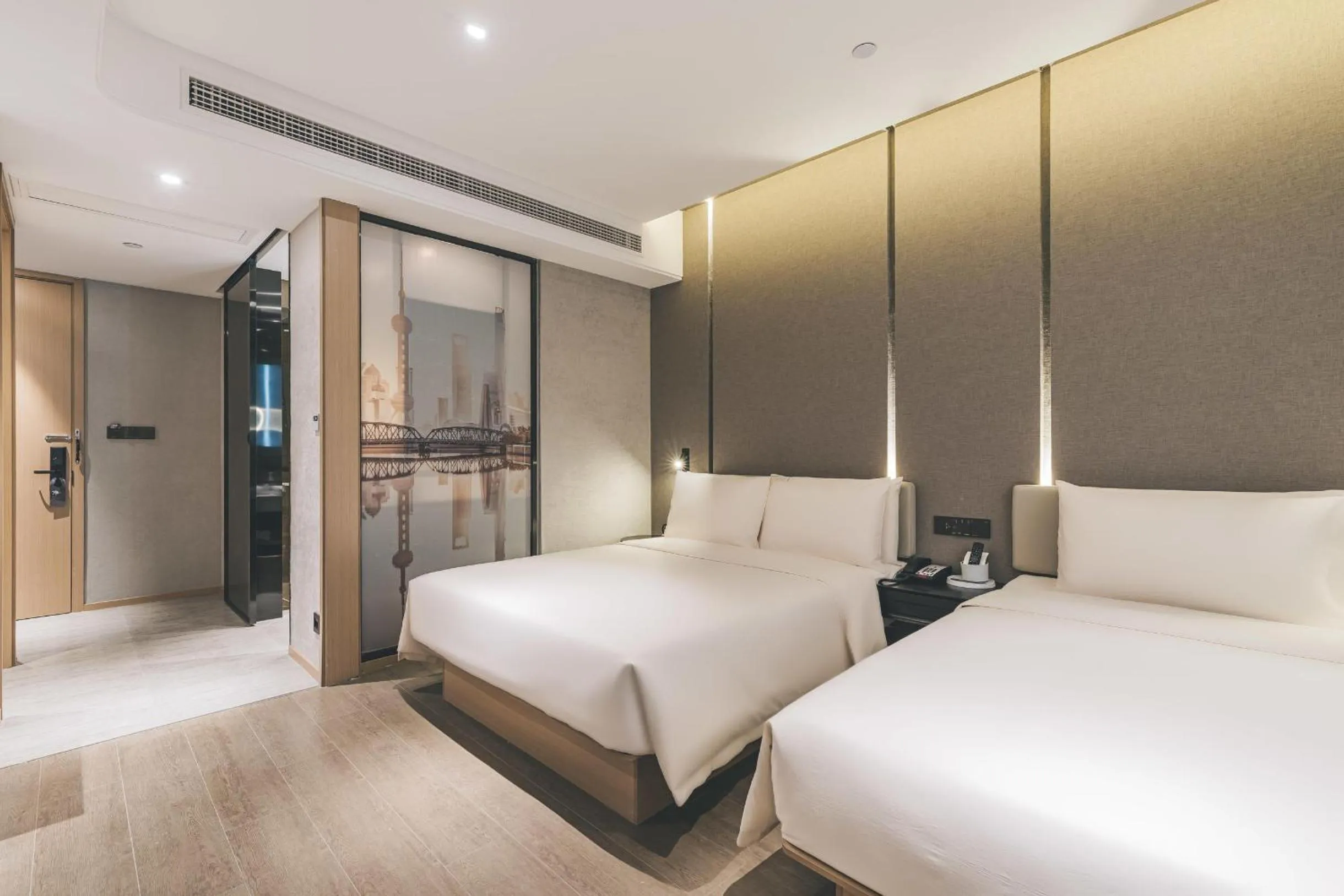 Photo of the whole room, Bed in Atour Hotel Nanjing East Road, The Bund-Self-service free laundry-Free Night Snacks