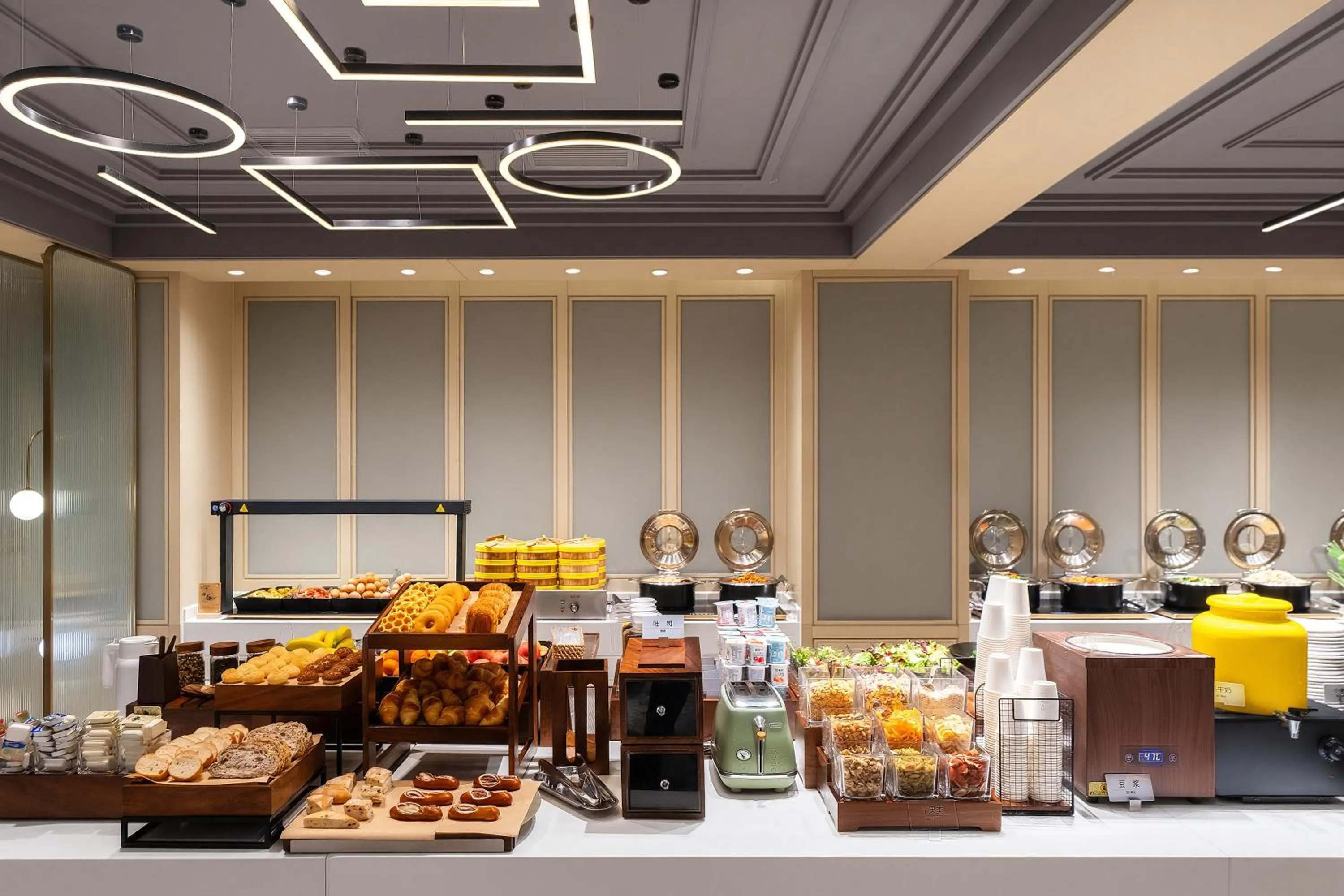 Breakfast in Atour Hotel Nanjing East Road