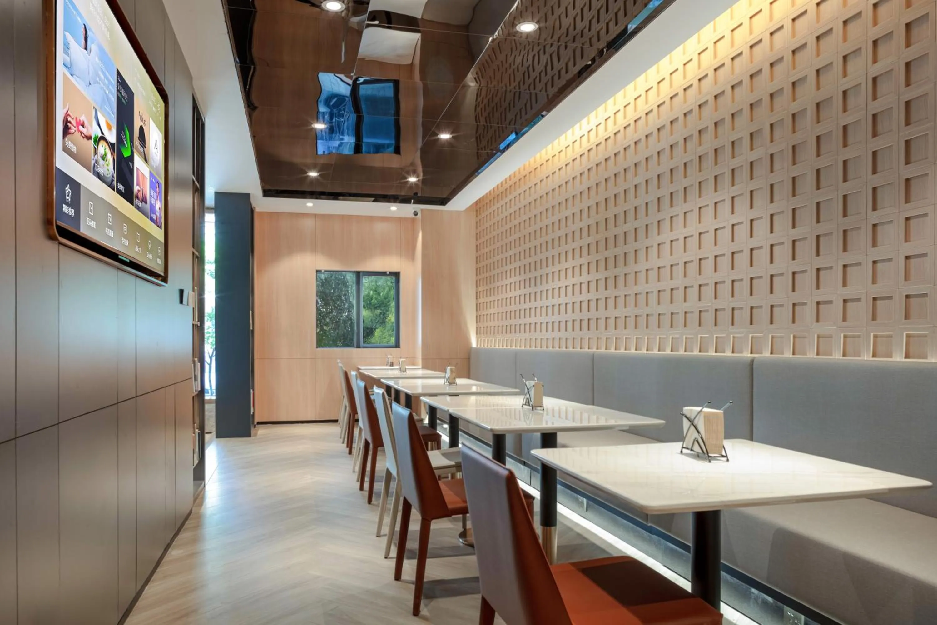 Restaurant/places to eat in Atour X Hotel Shanghai Lujiazui Binjiang Avenue