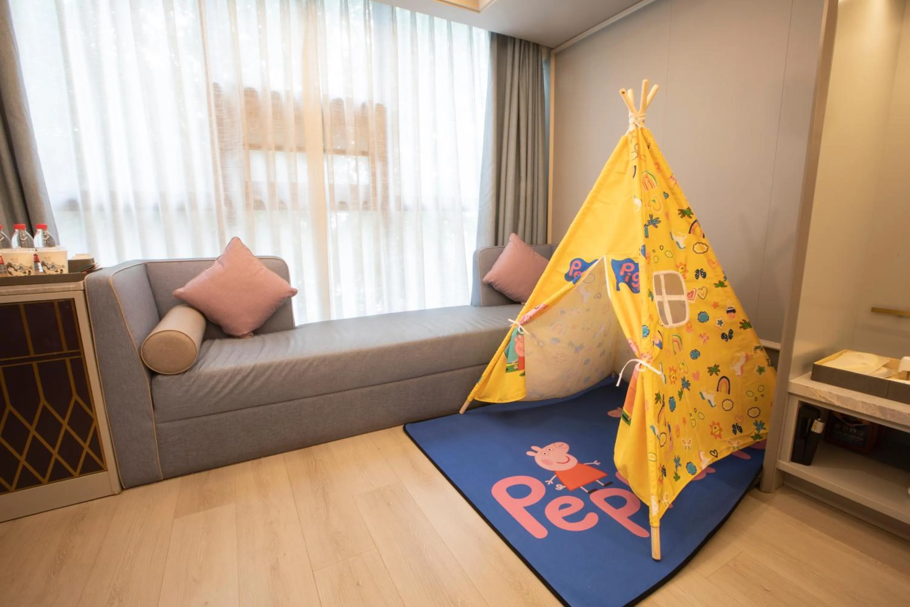 Seating area, Bed in Atour Hotel Chengdu Kuanzhai Alley