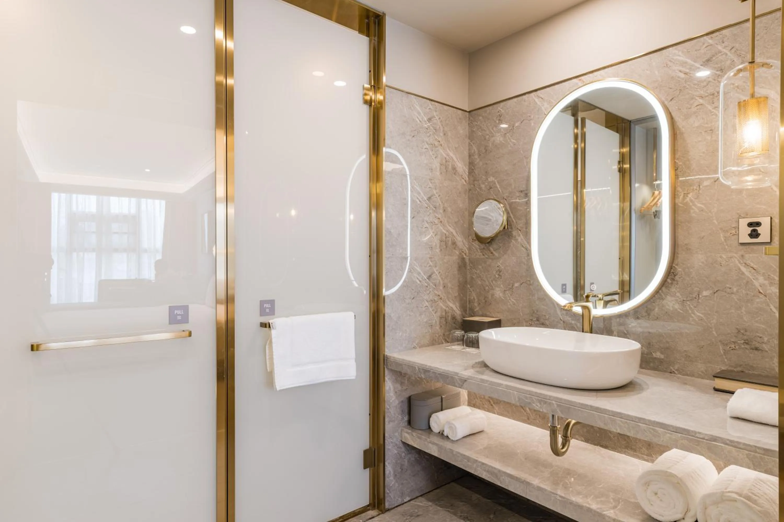 Shower in Atour Hotel Chengdu Kuanzhai Alley