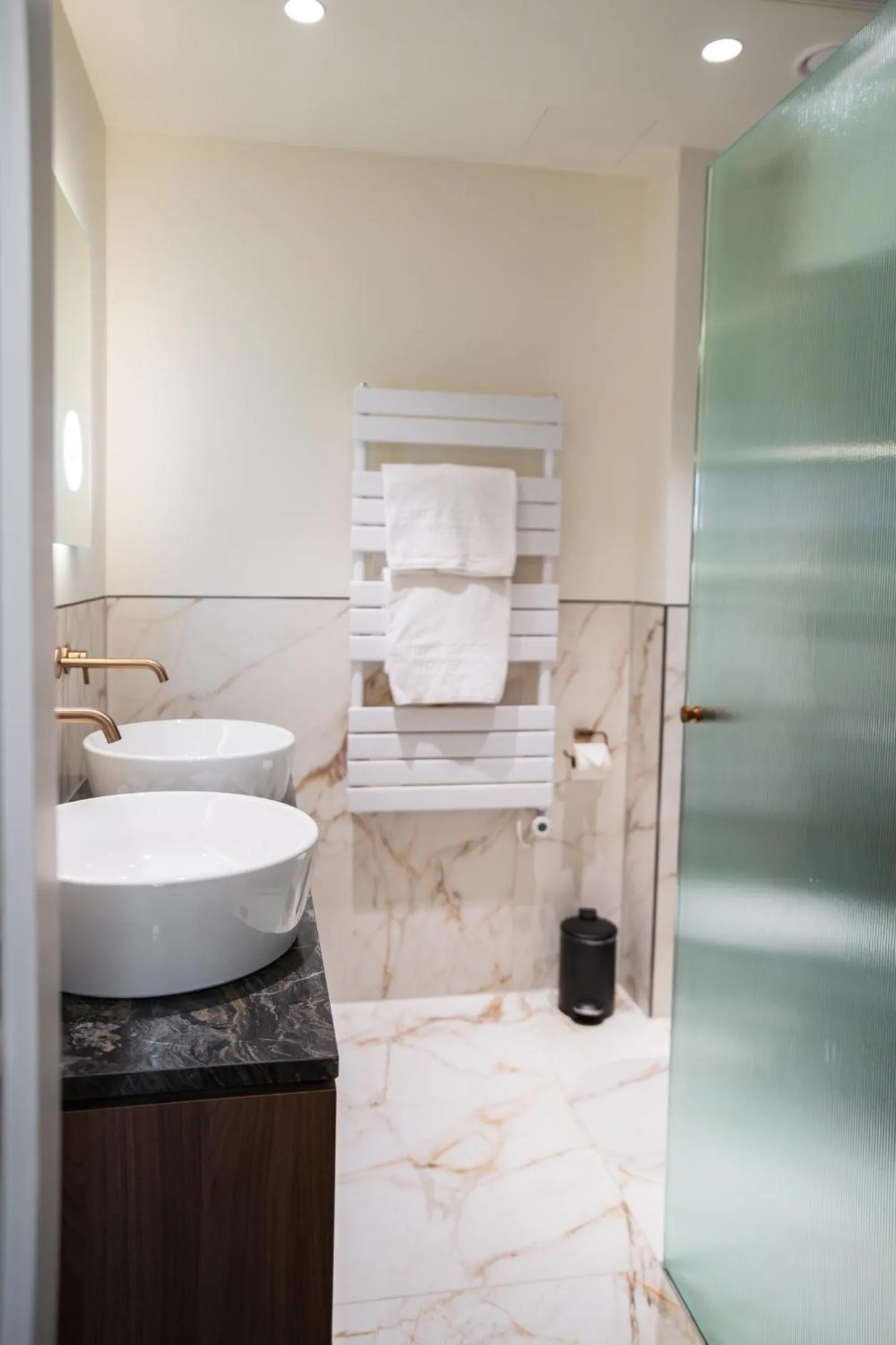 Shower in Ambassade Hotel