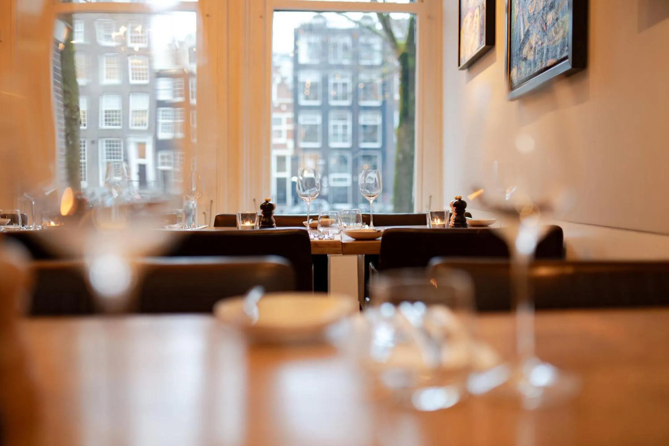 Restaurant/places to eat in Ambassade Hotel