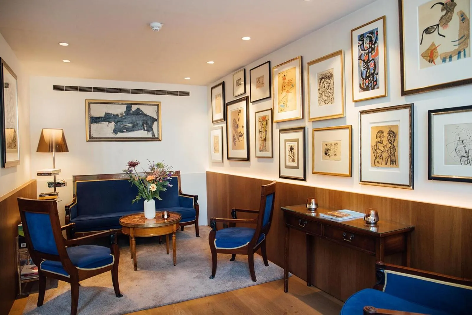 Seating area in Ambassade Hotel