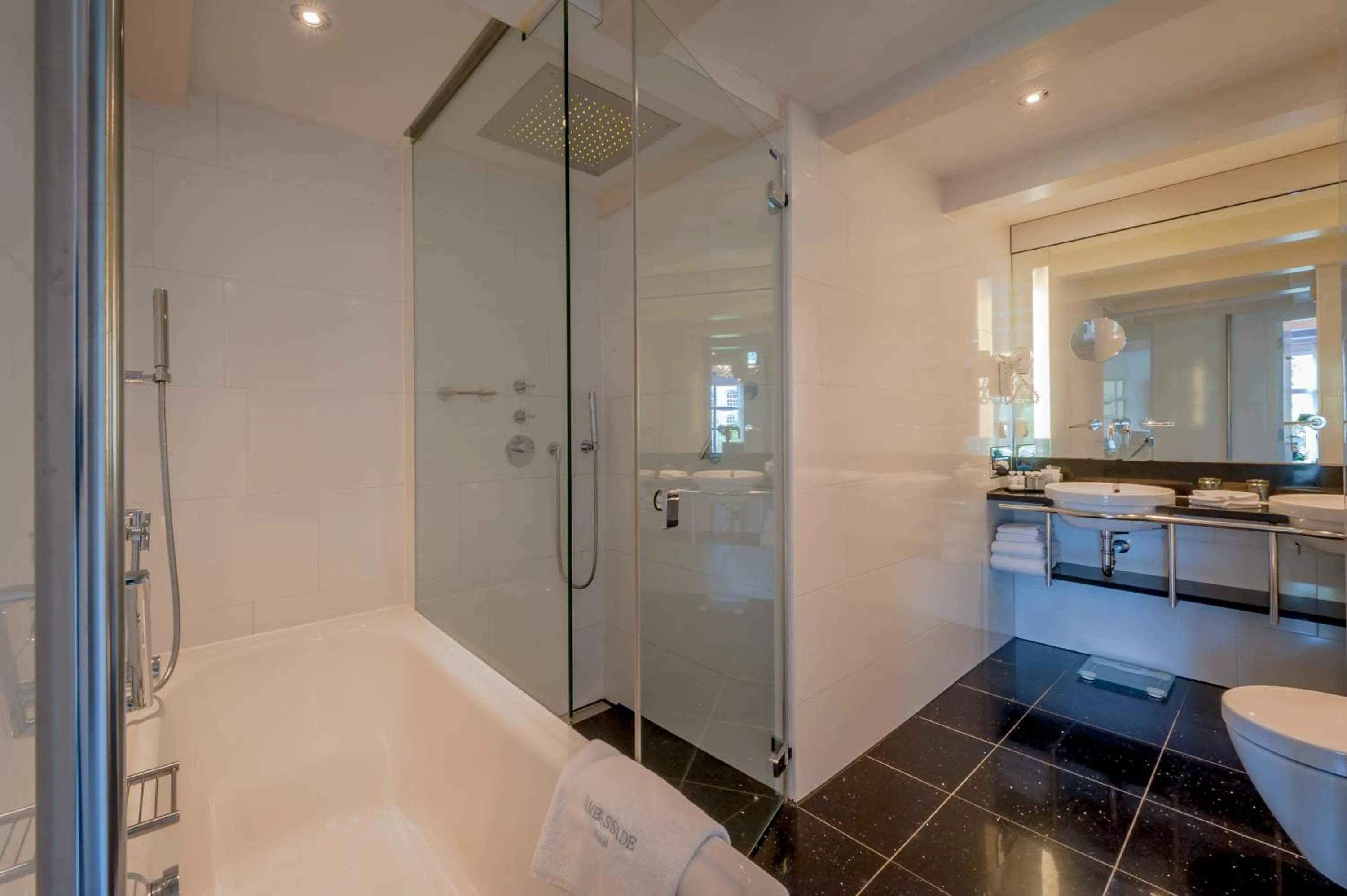 Shower in Ambassade Hotel