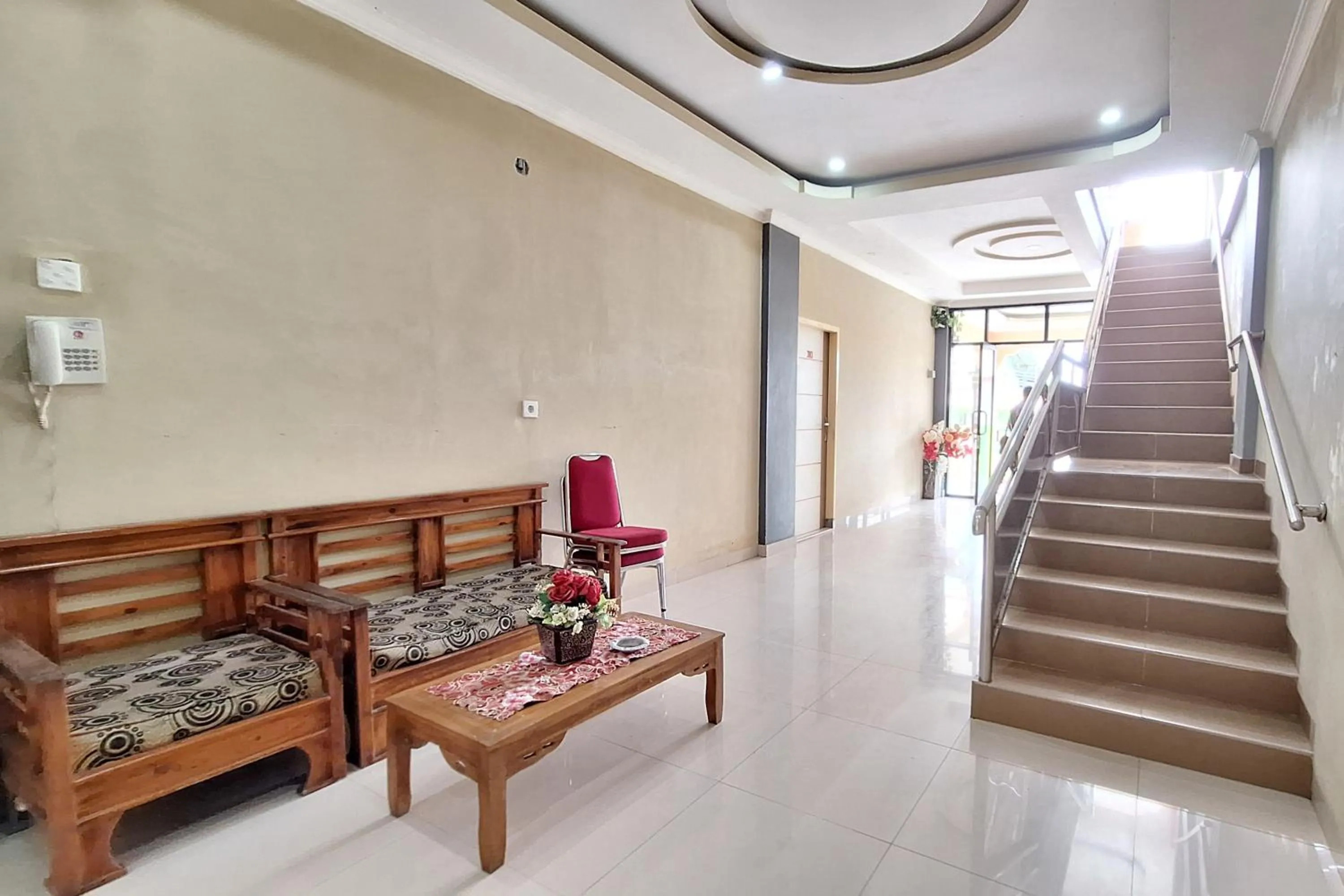 Seating area in Hotel Jelita Mentawai Redpartner