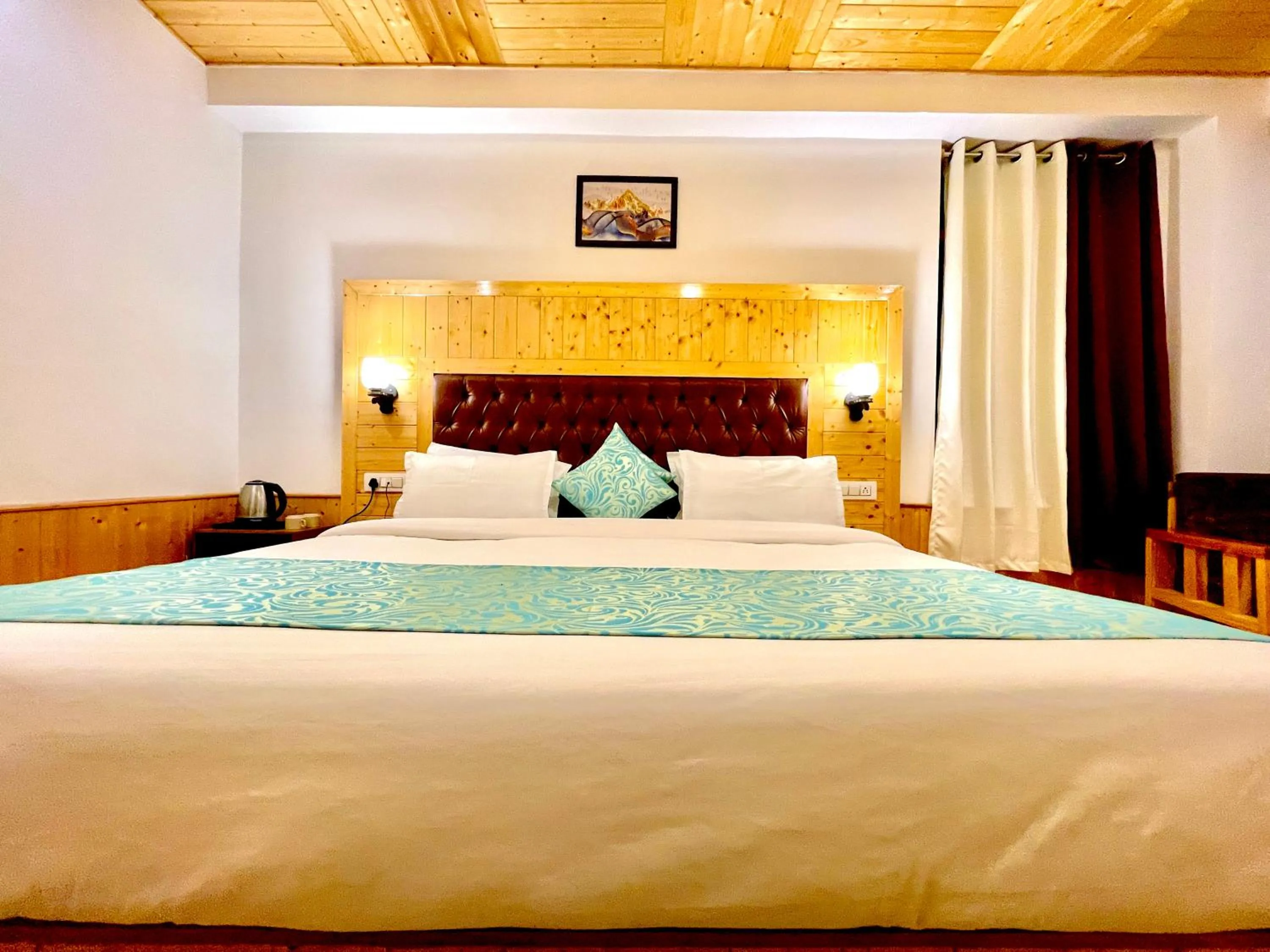 Bed in Manali Outdoor Retreat by Sheosante