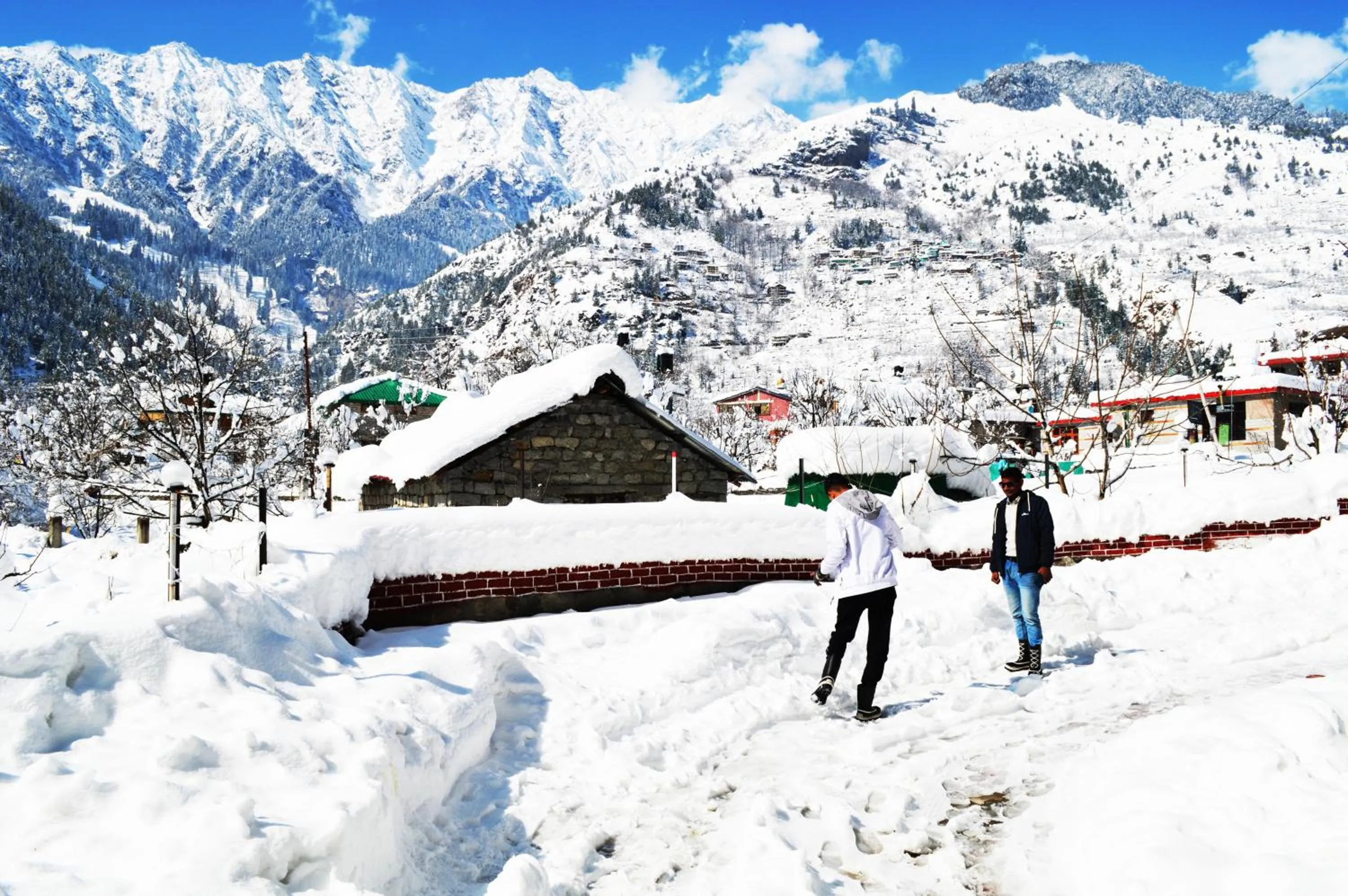 Day in Manali Outdoor Retreat by Sheosante