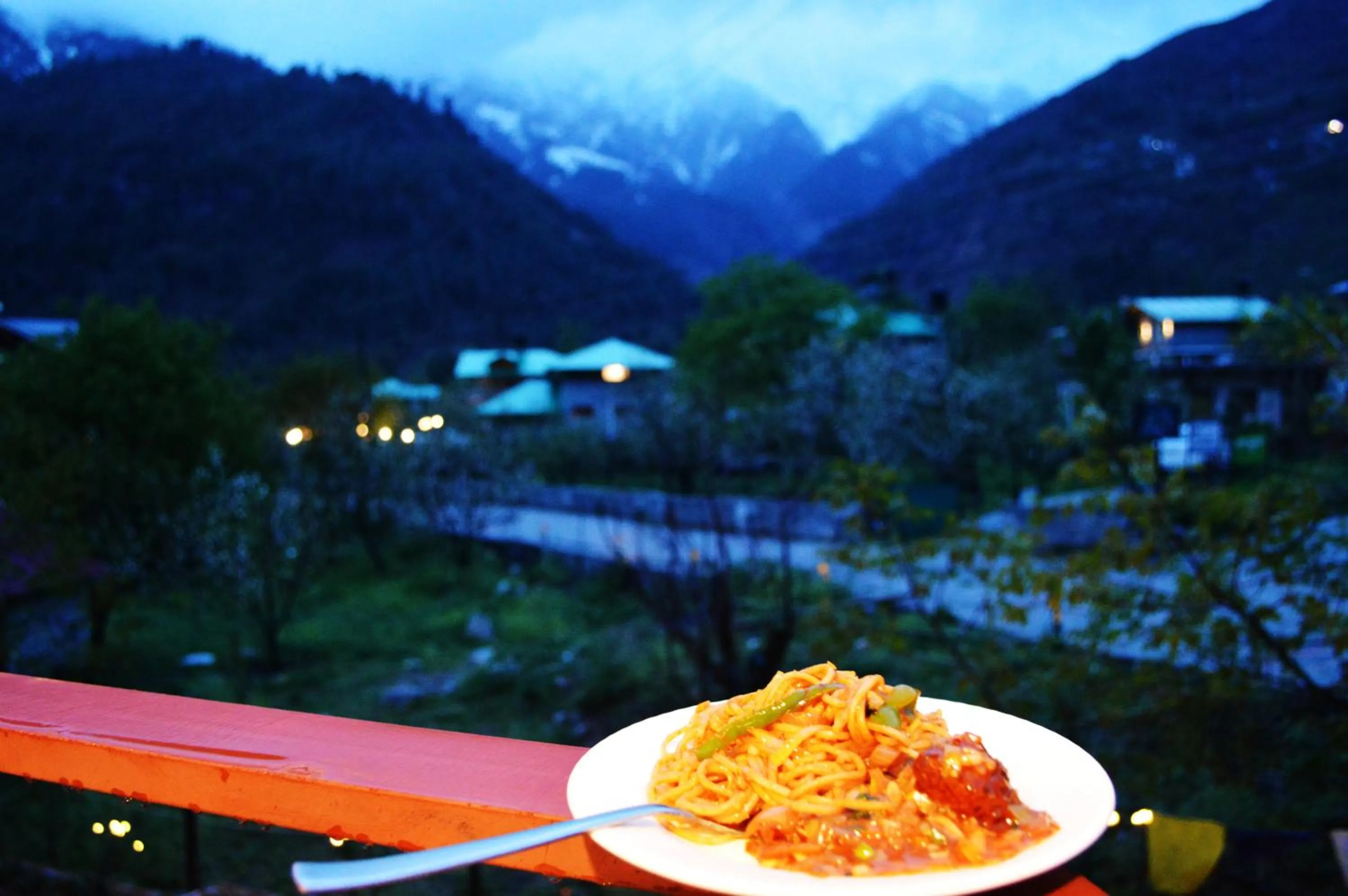 Food in Manali Outdoor Retreat by Sheosante
