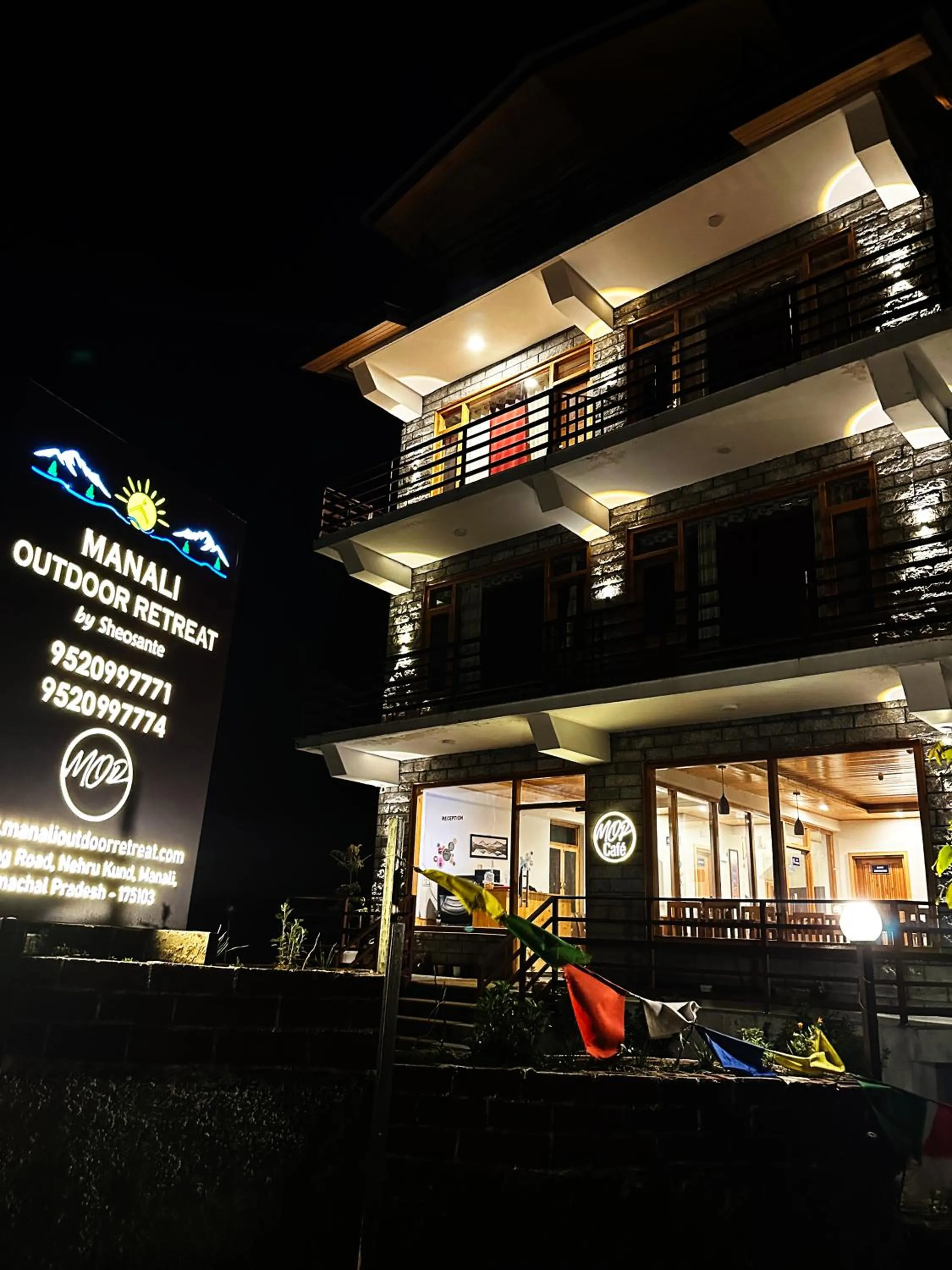 Property building in Manali Outdoor Retreat by Sheosante