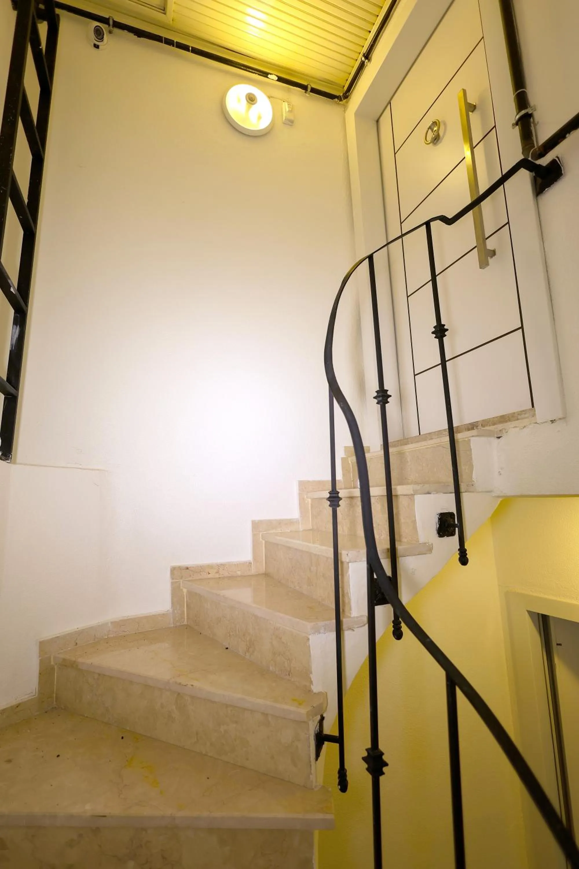 Property building in JOE BLACK APART