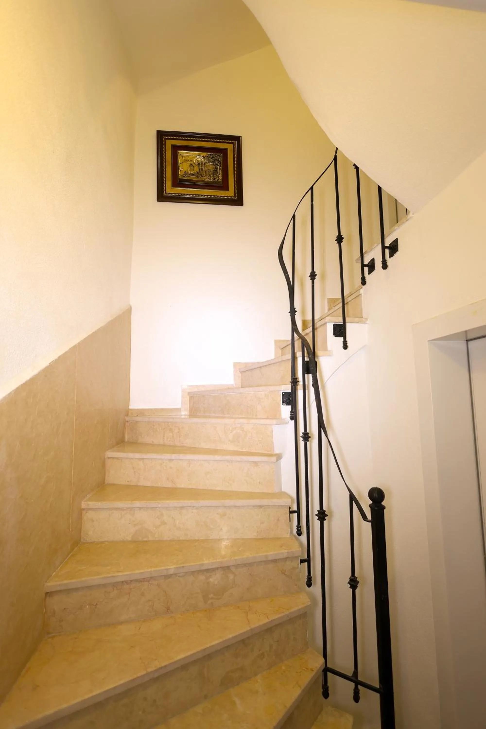 Property building in JOE BLACK APART