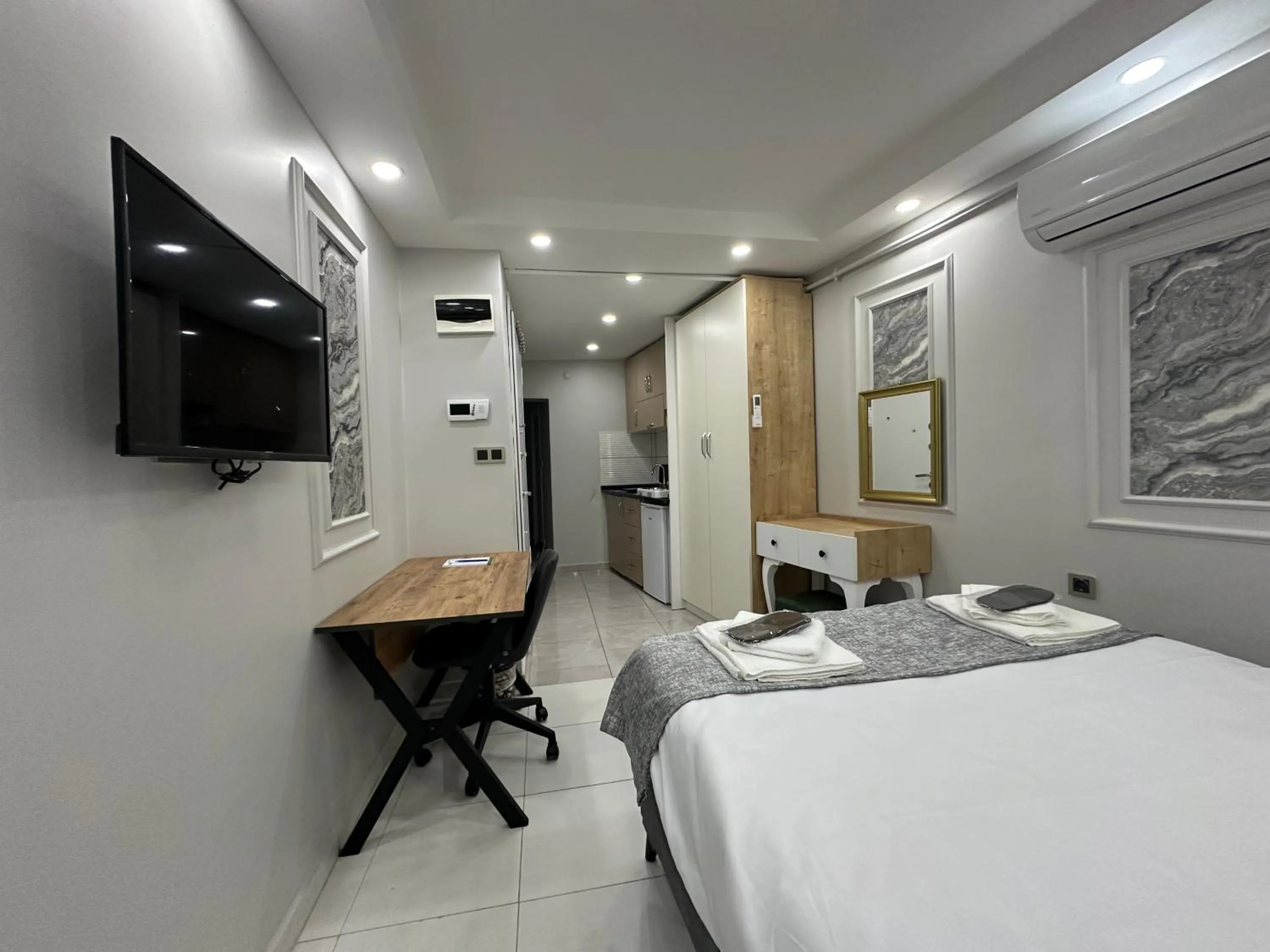 TV and multimedia, Bed in JOE BLACK APART