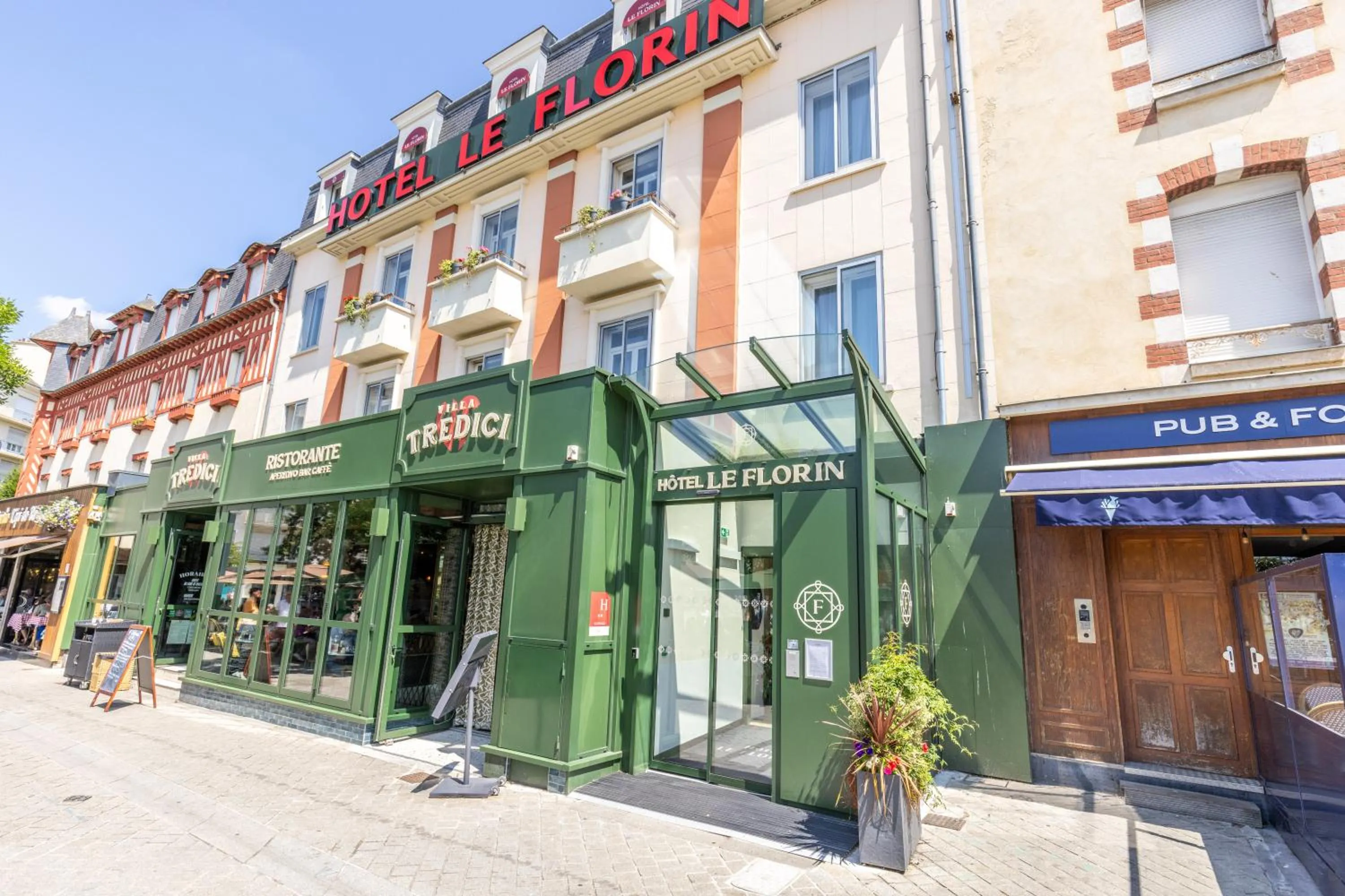 Facade/entrance in Hôtel Le Florin