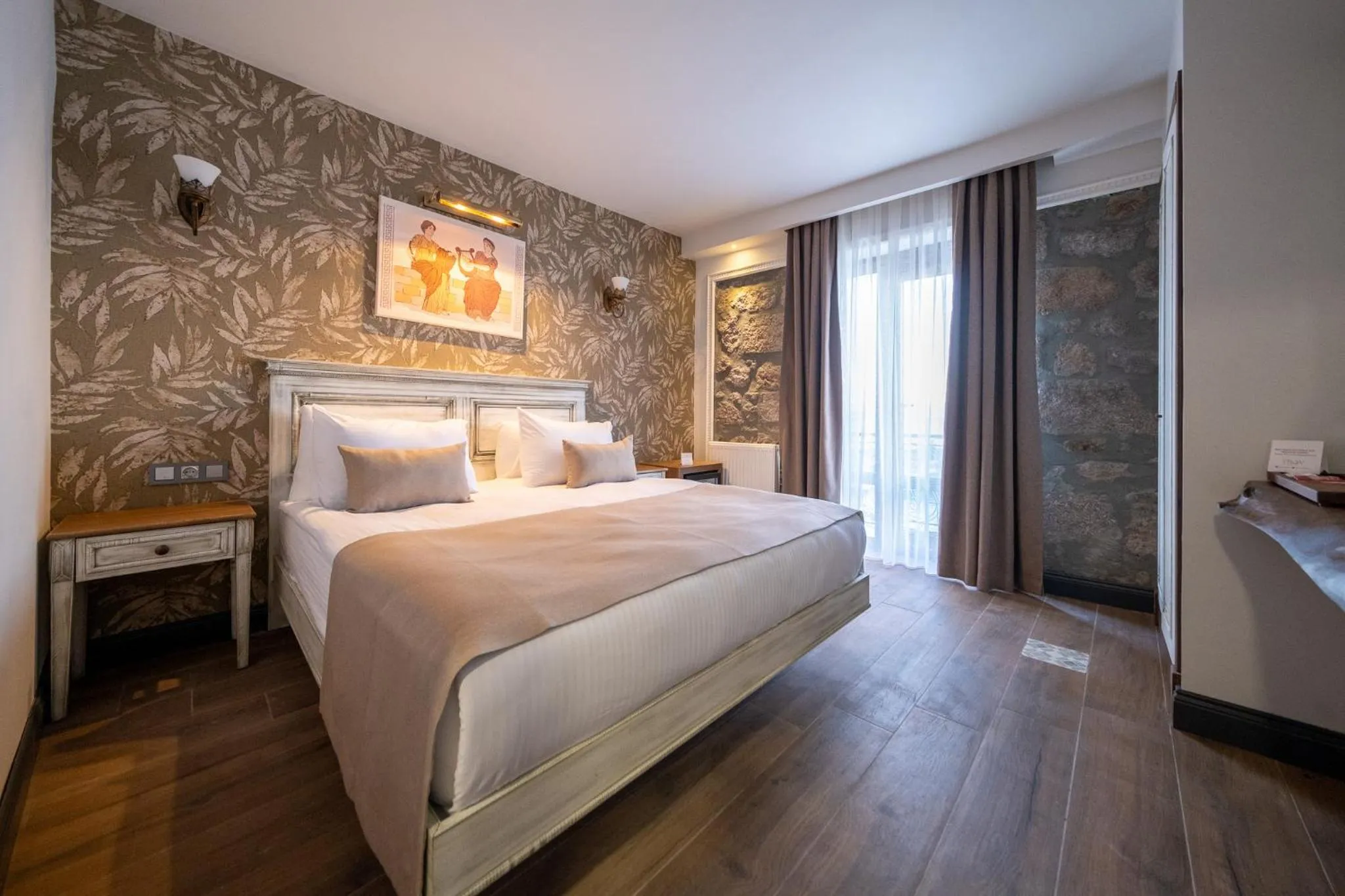 Bed in Assos Troy Port Hotel