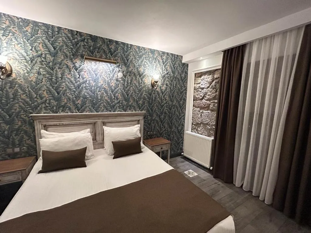 Bed in Assos Troy Port Hotel