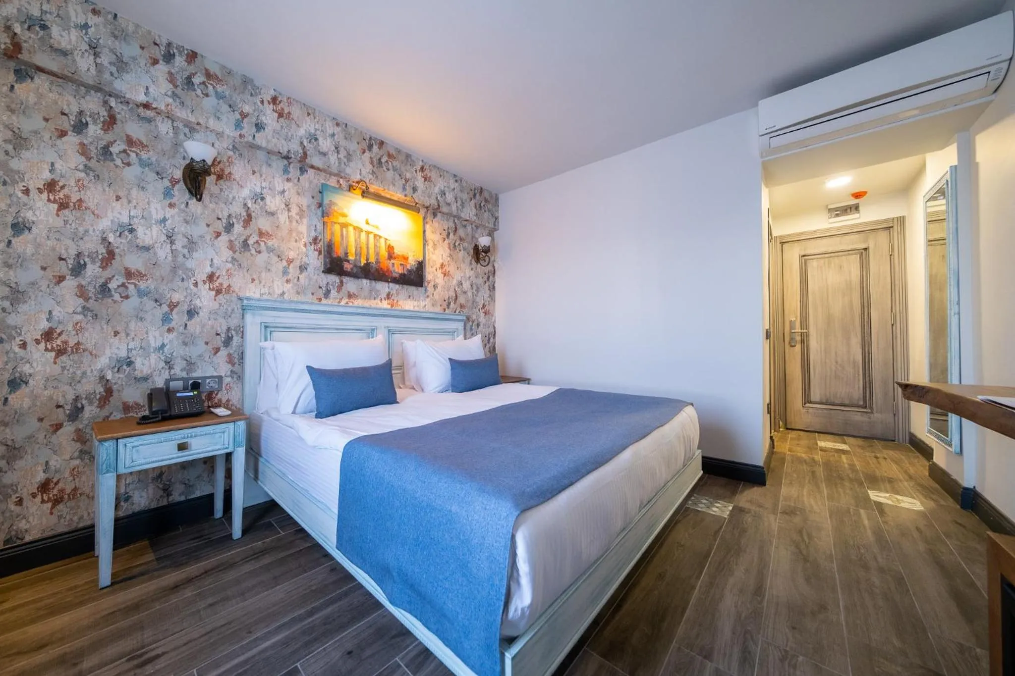 Bed in Assos Troy Port Hotel