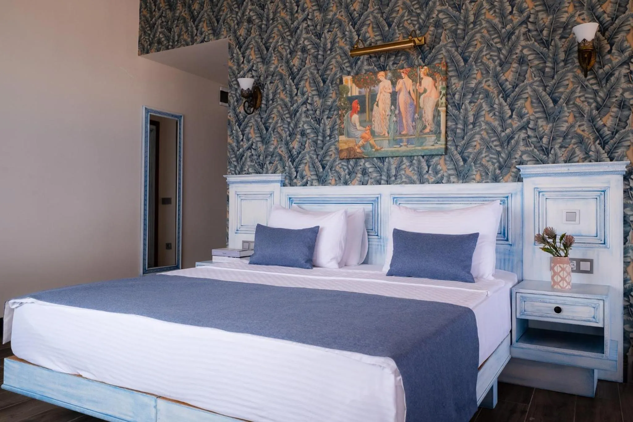 Bed in Assos Troy Port Hotel