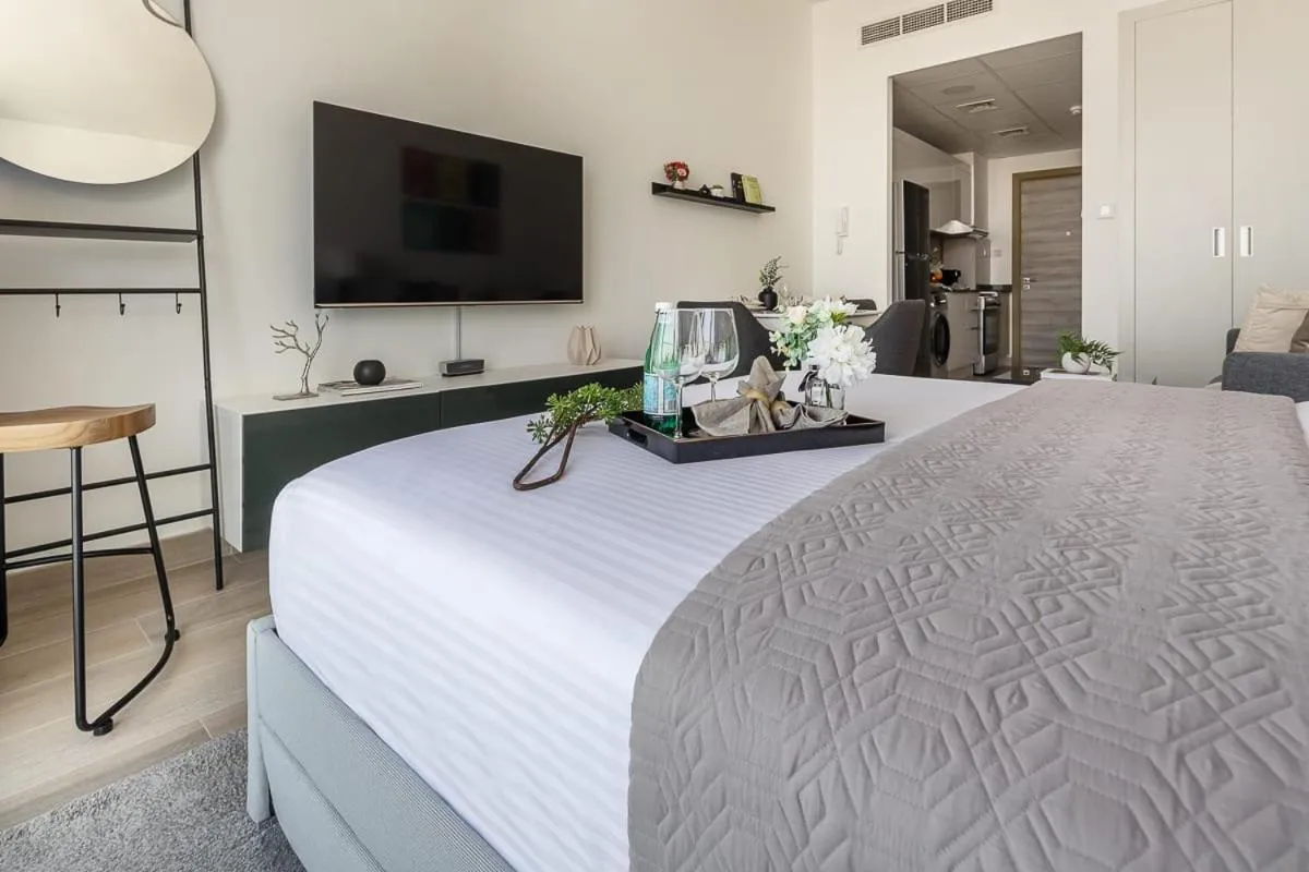 Bed in Frank Porter - Bloom Heights