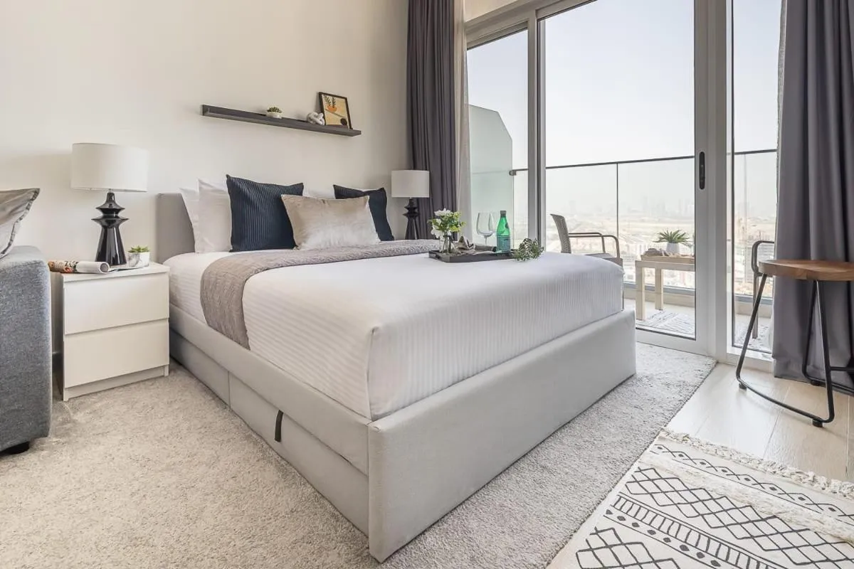 Bed in Frank Porter - Bloom Heights