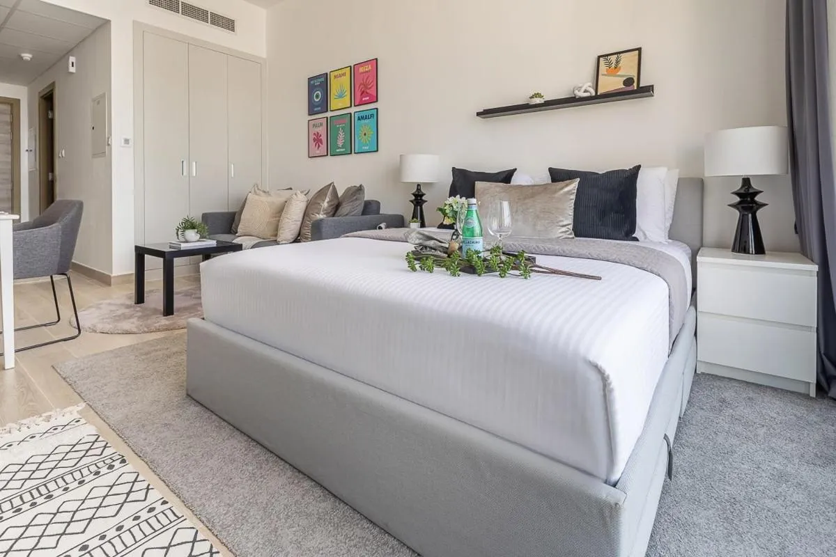 Bed in Frank Porter - Bloom Heights