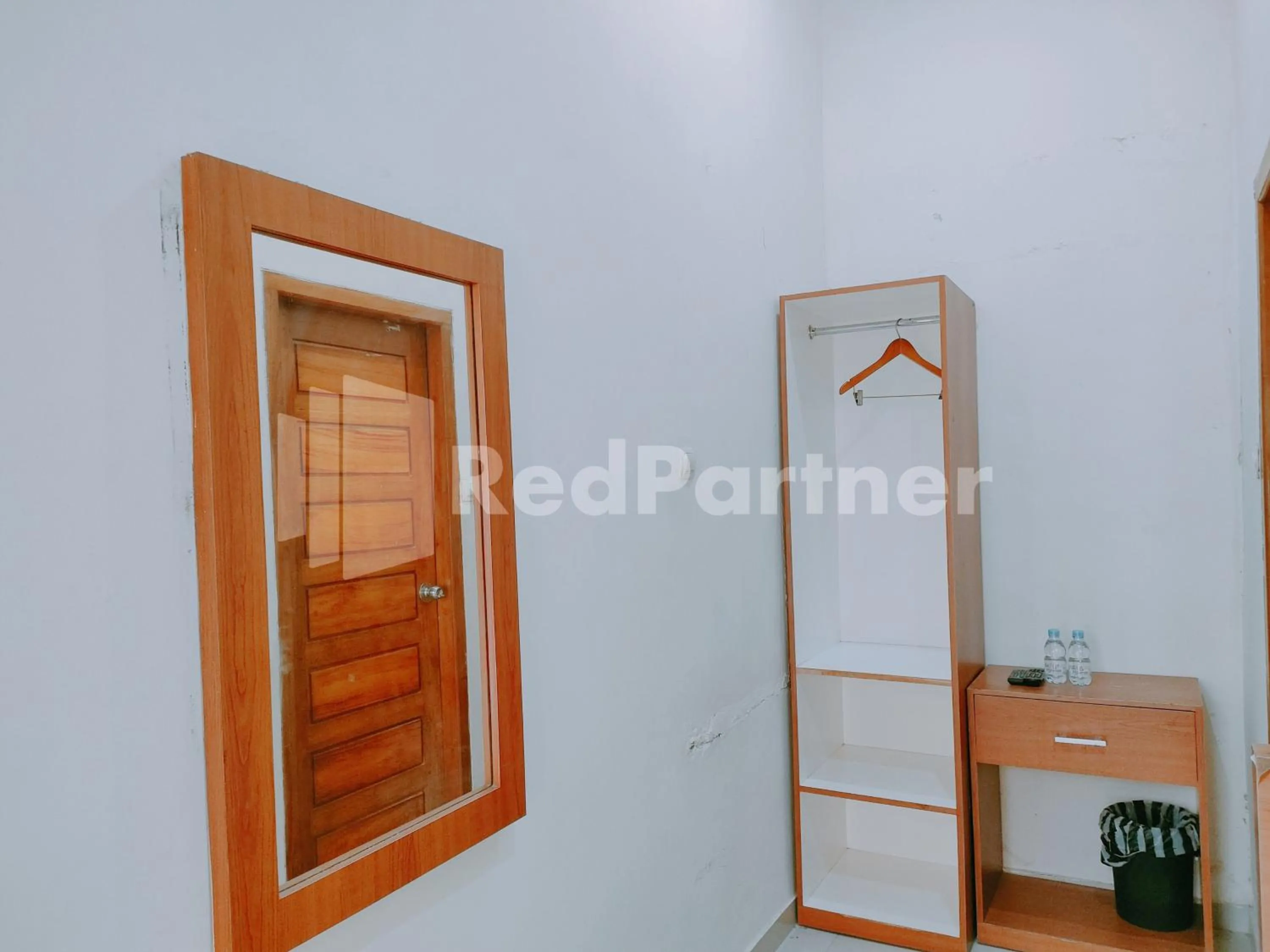 wardrobe in Calida Hotel Mitra RedDoorz near Alun Alun Wonosari