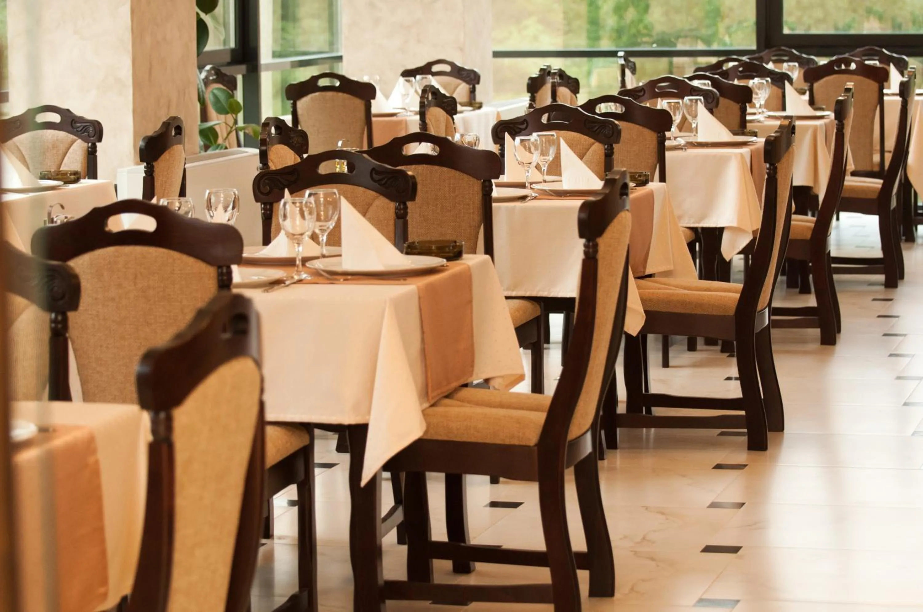 Restaurant/places to eat in Hotel Hyperion