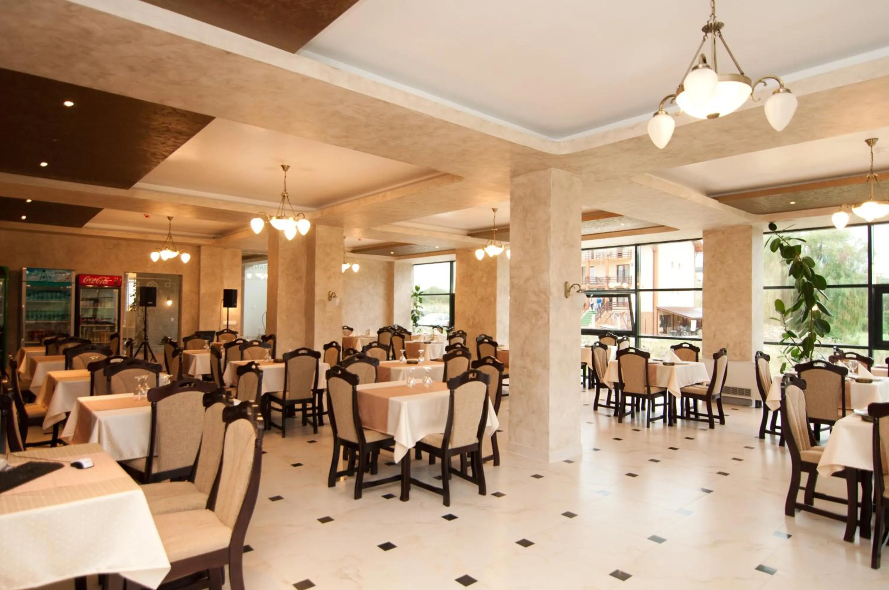 Restaurant/places to eat in Hotel Hyperion