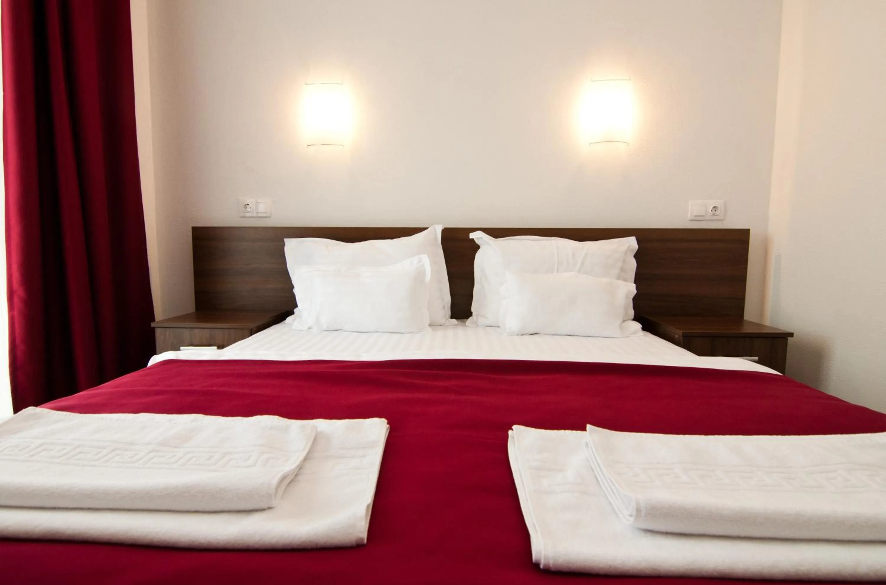 Photo of the whole room, Bed in Hotel Hyperion